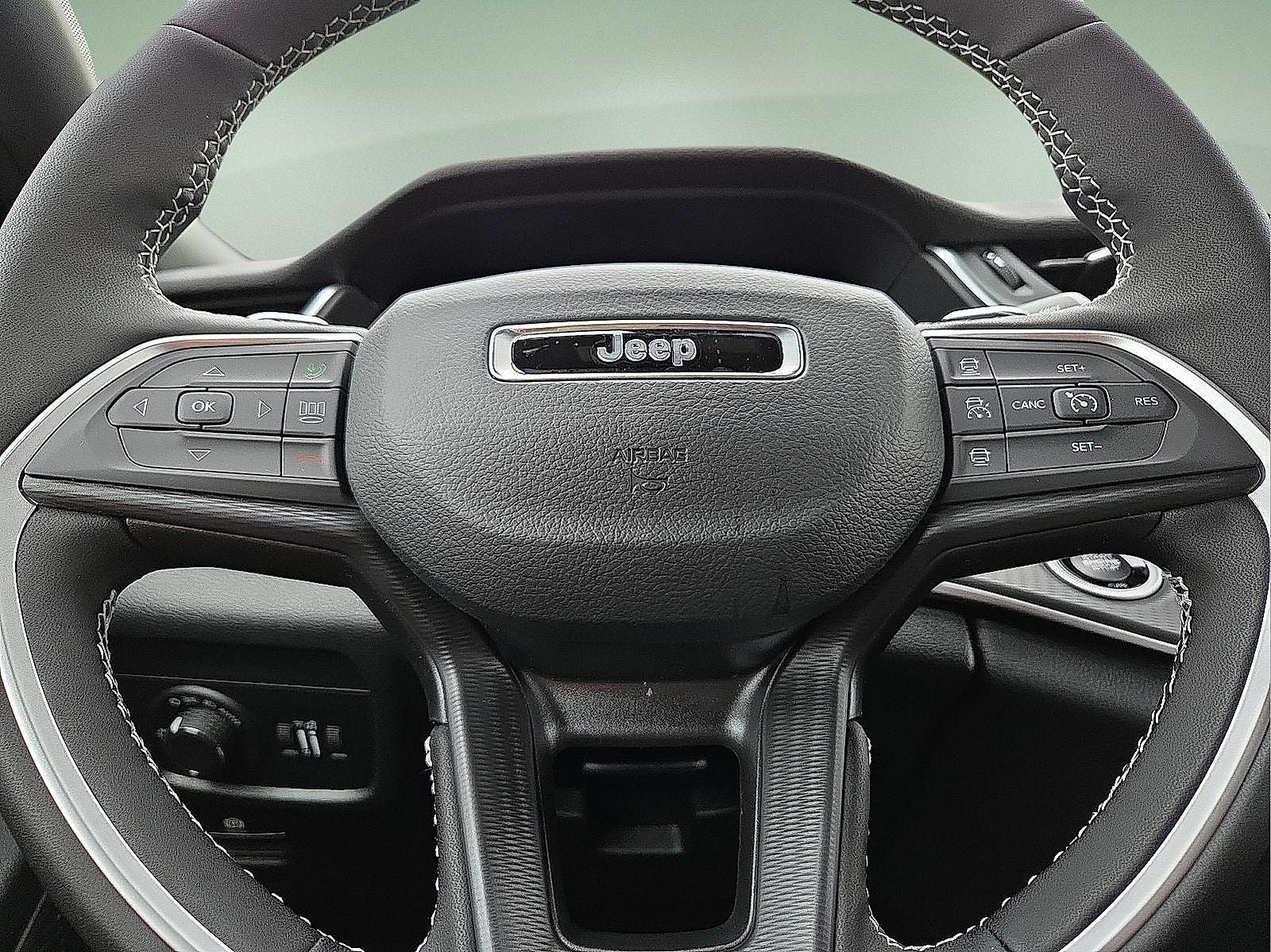 2025 Jeep Grand Cherokee GRAND CHEROKEE L LAREDO X 4X4