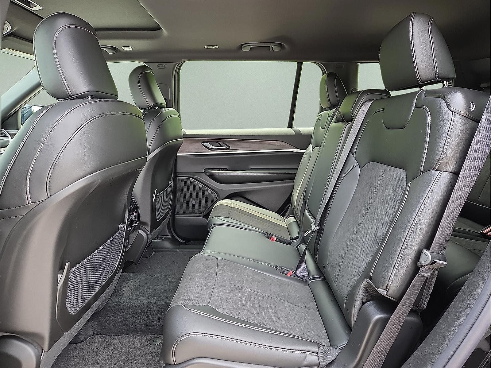 2026 Jeep Grand Cherokee GRAND CHEROKEE L LAREDO ALTITUDE 4X4