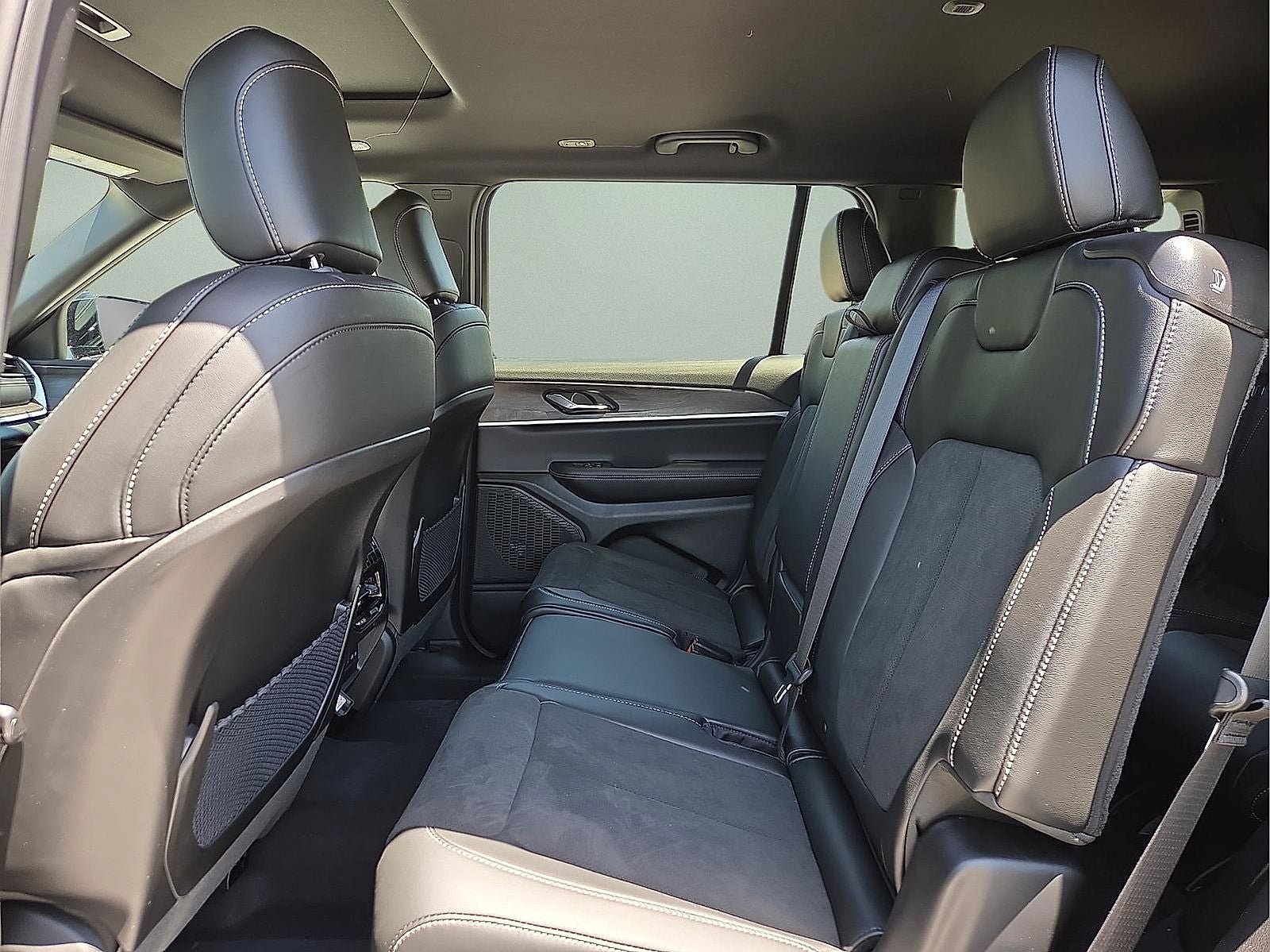 2026 Jeep Grand Cherokee GRAND CHEROKEE L LAREDO ALTITUDE 4X4