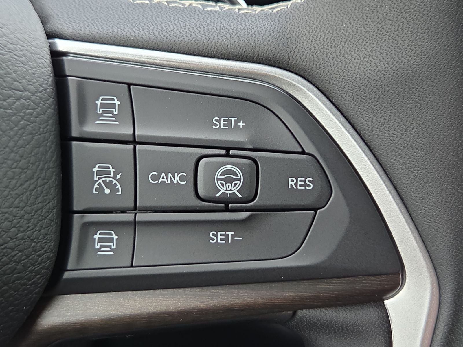 2026 Jeep Grand Cherokee GRAND CHEROKEE L LAREDO ALTITUDE 4X4