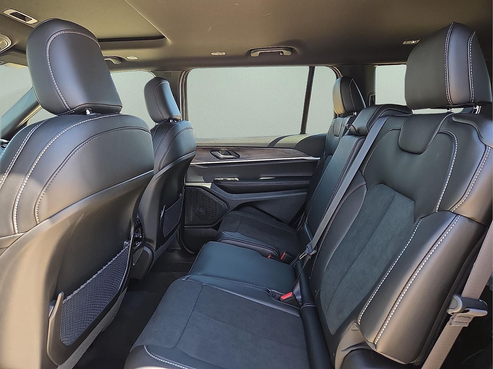 2026 Jeep Grand Cherokee GRAND CHEROKEE L LAREDO ALTITUDE 4X4