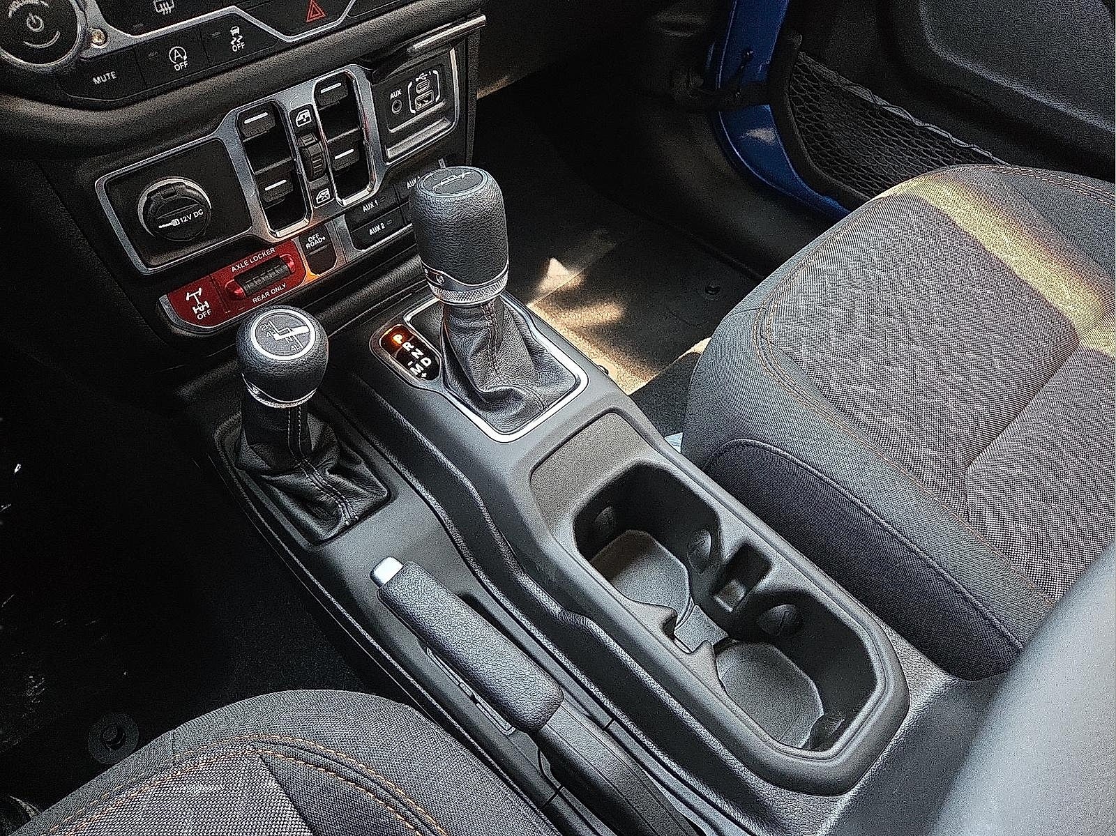 2025 Jeep Gladiator GLADIATOR MOJAVE 4X4