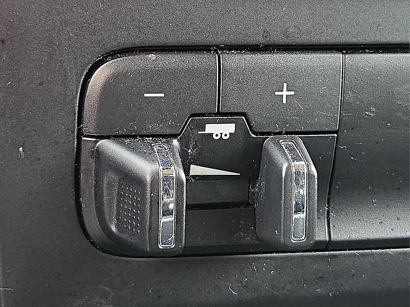 2023 RAM 1500 Classic SLT Crew Cab 4x2 5'7' Box