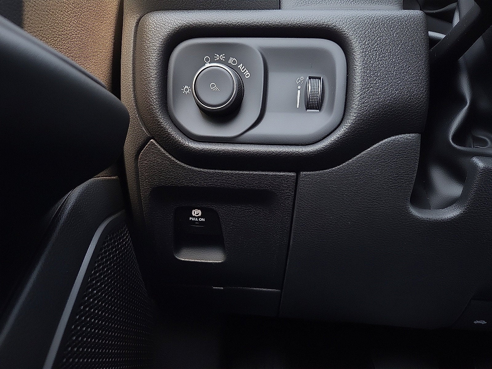 2027 RAM 1500 RAM 1500 TRADESMAN CREW CAB 4X4 5'7' BOX