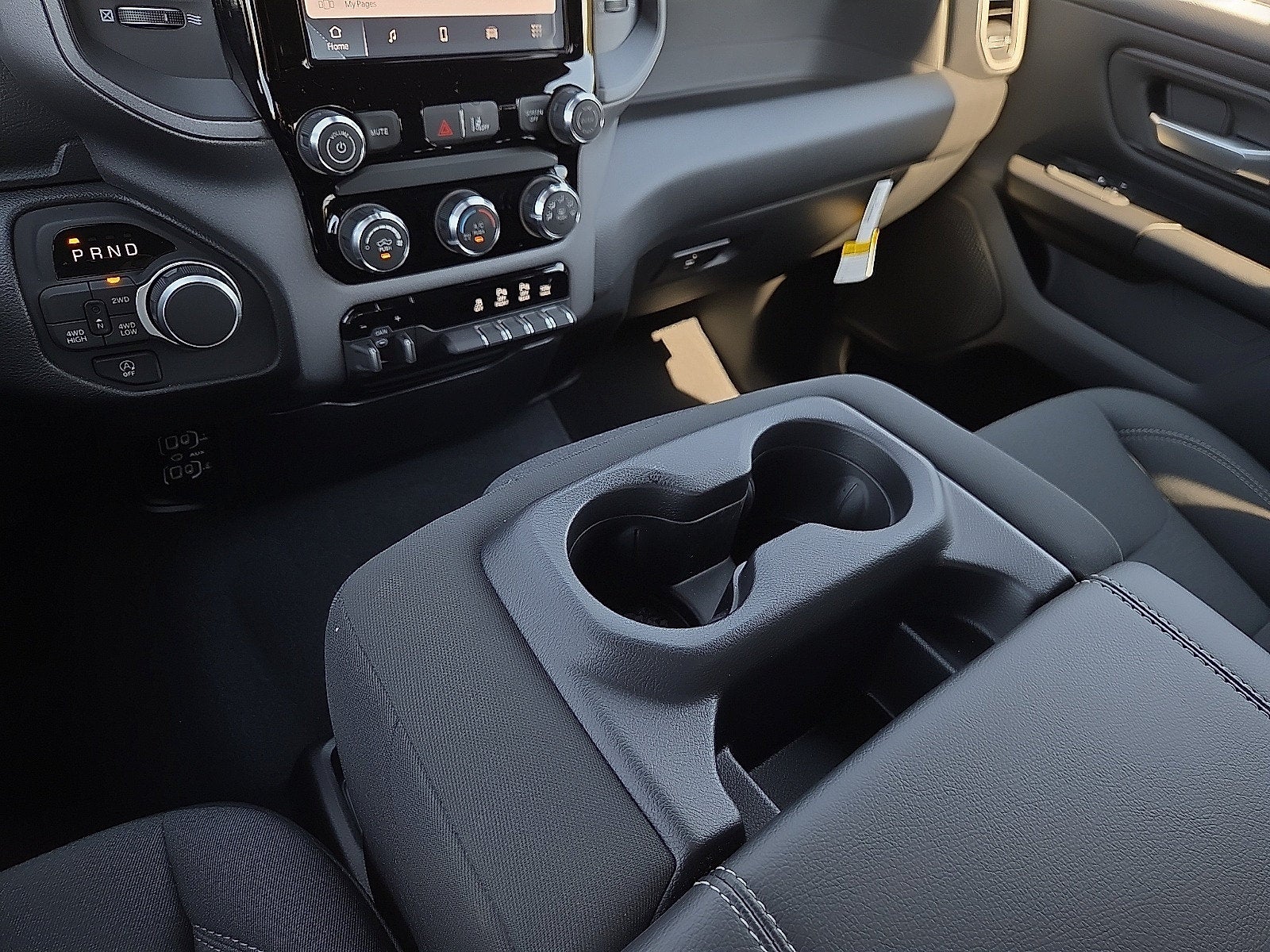 2027 RAM 1500 RAM 1500 TRADESMAN CREW CAB 4X4 5'7' BOX