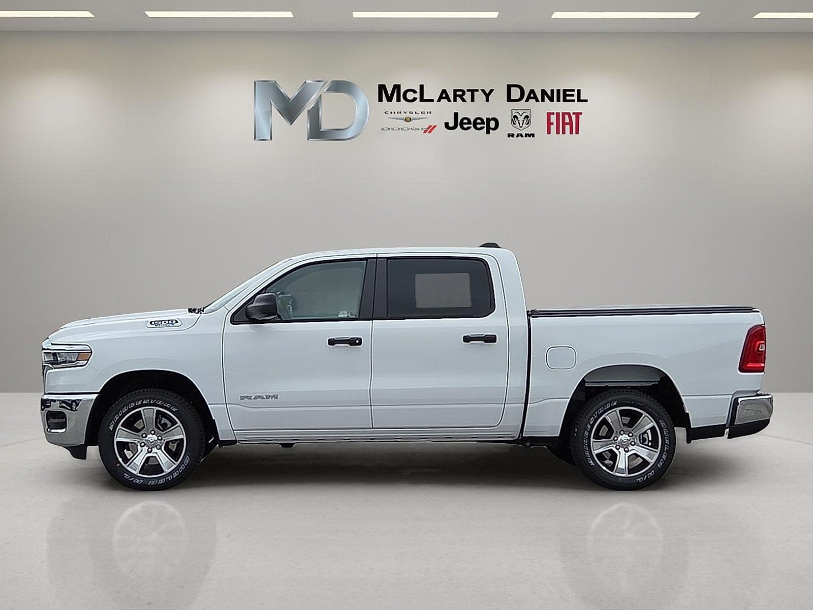 2025 RAM Ram 1500 RAM 1500 TRADESMAN CREW CAB 4X4 5'7' BOX