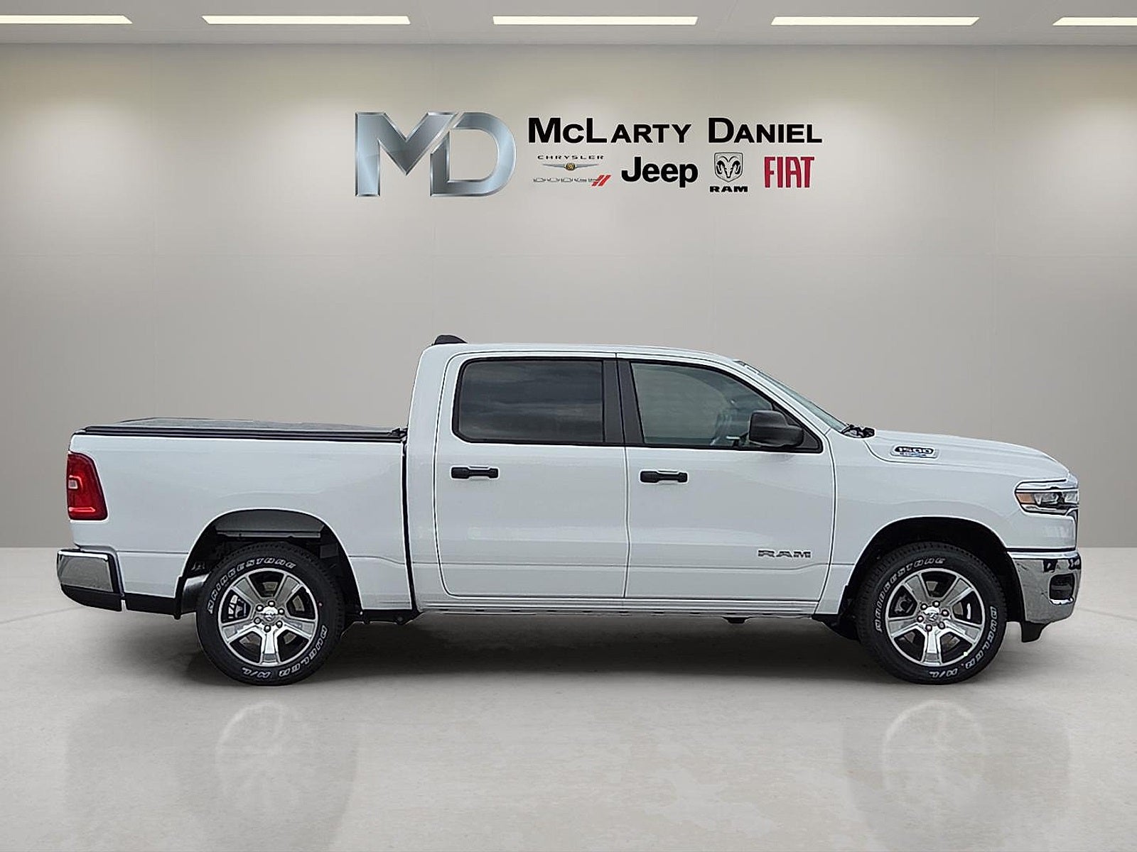 2025 RAM Ram 1500 RAM 1500 TRADESMAN CREW CAB 4X4 5'7' BOX