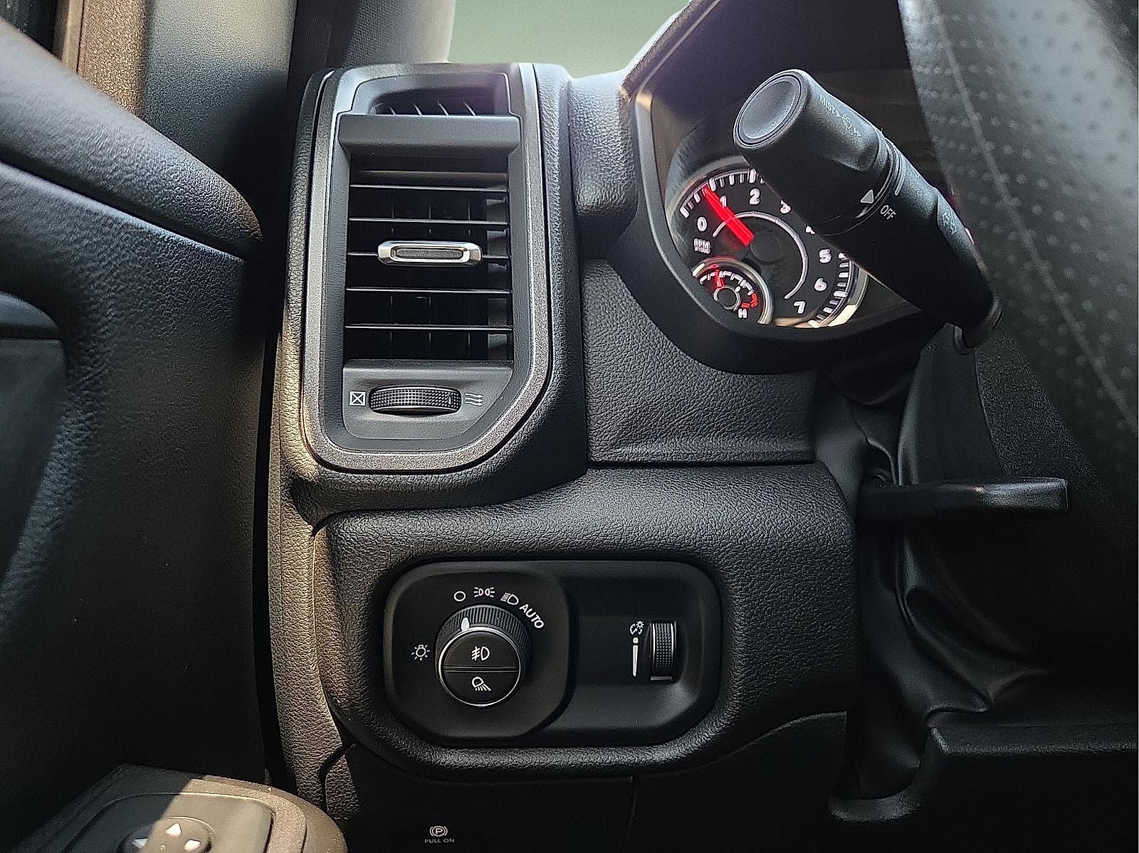 2025 RAM 1500 Tradesman Crew Cab 4x4 5'7' Box