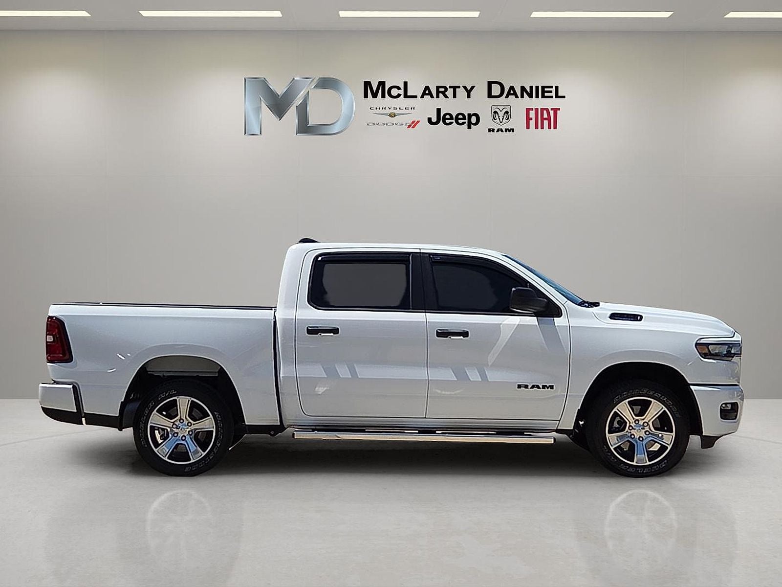 2025 RAM 1500 Tradesman Crew Cab 4x4 5'7' Box