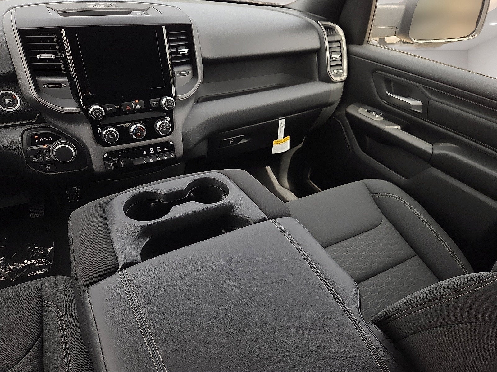 2027 RAM 1500 RAM 1500 TRADESMAN CREW CAB 4X4 5'7' BOX