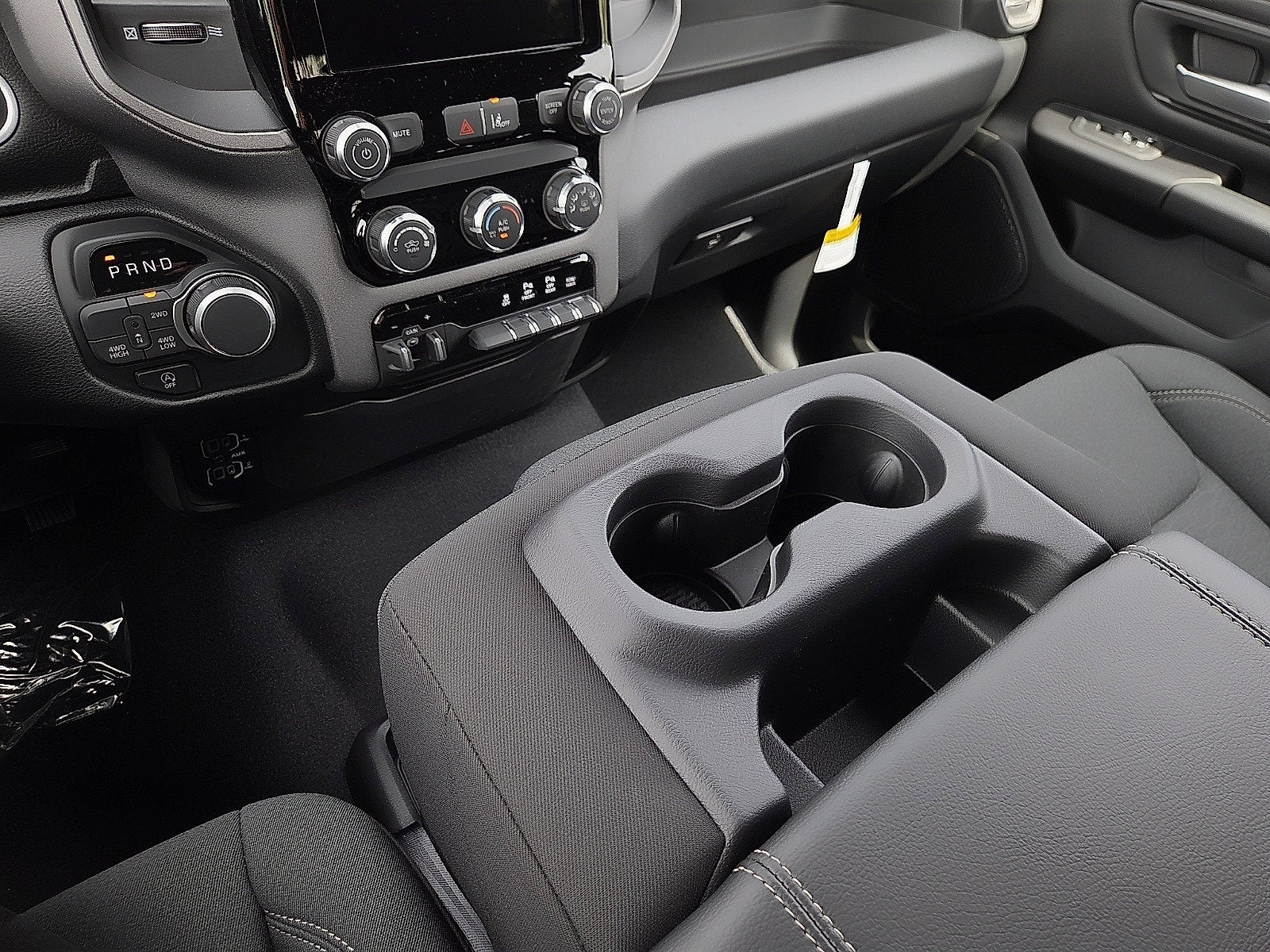 2027 RAM 1500 RAM 1500 TRADESMAN CREW CAB 4X4 5'7' BOX