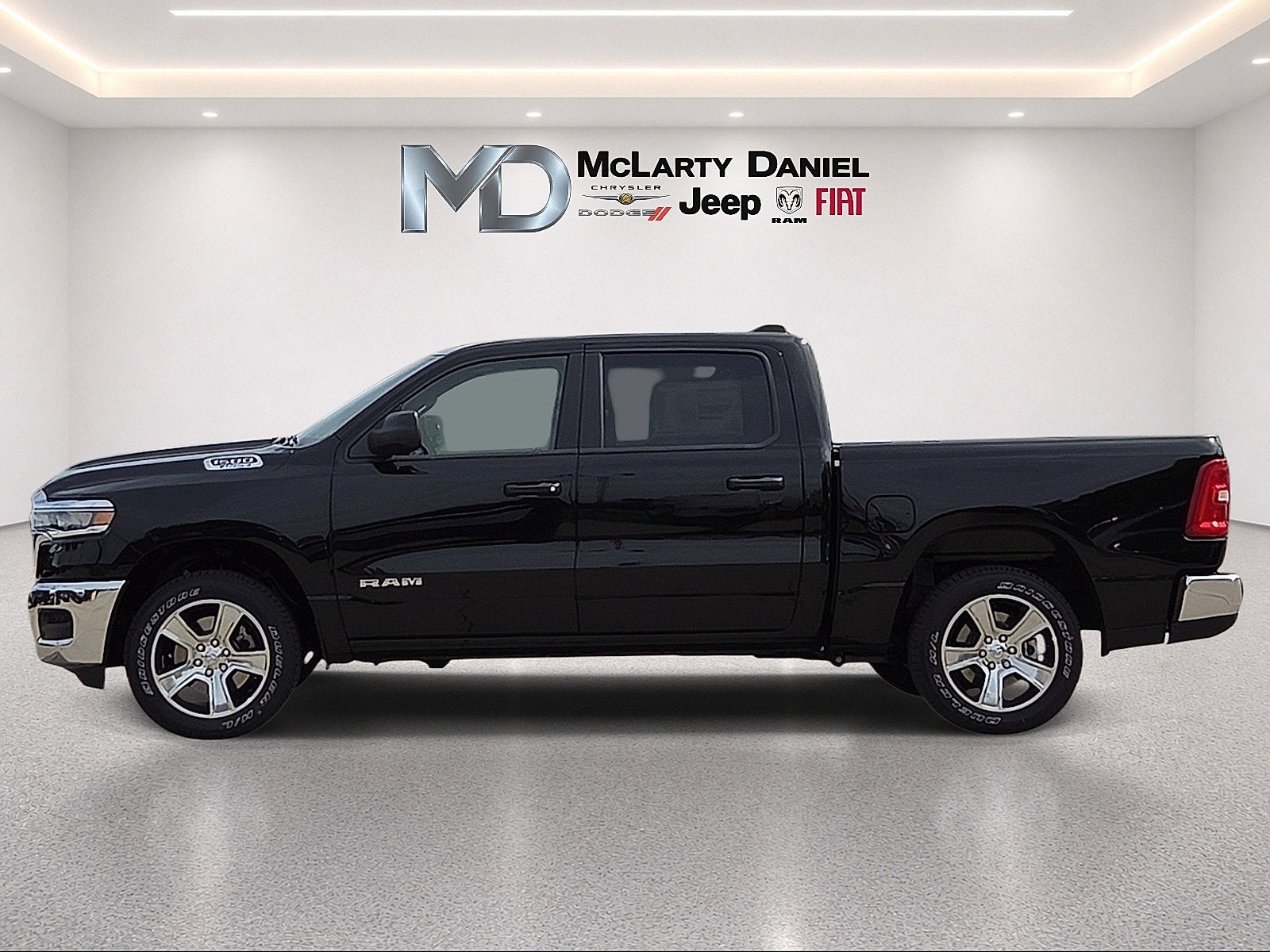2027 RAM 1500 RAM 1500 TRADESMAN CREW CAB 4X4 5'7' BOX