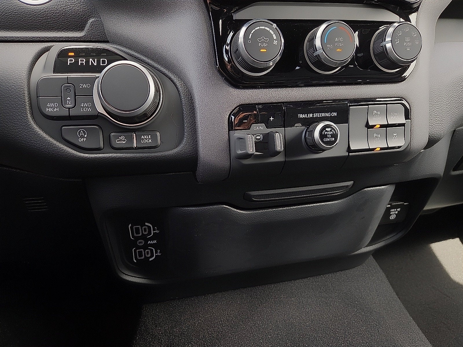 2027 RAM 1500 RAM 1500 WARLOCK CREW CAB 4X4 5'7' BOX