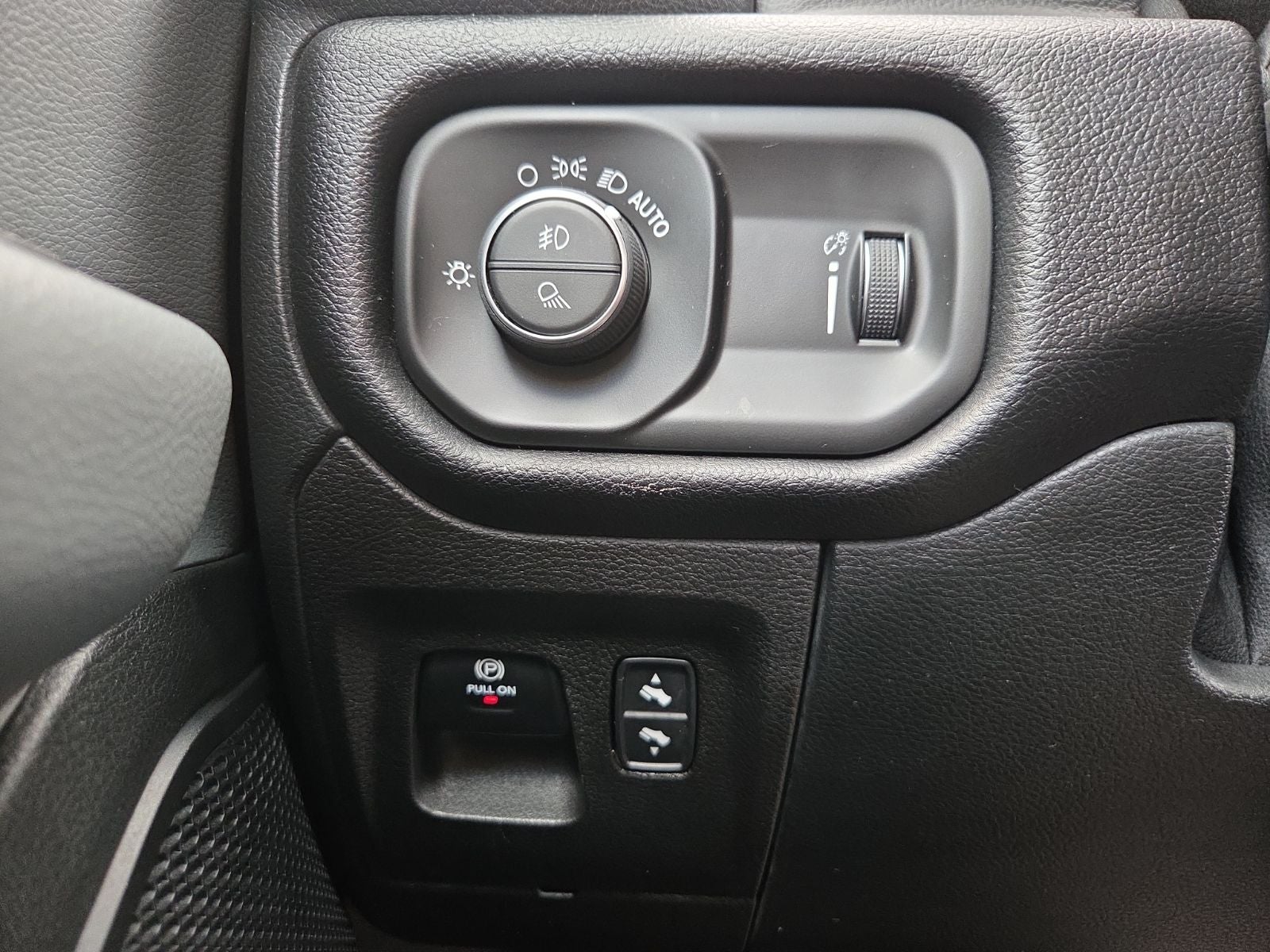2021 RAM 1500 Big Horn Crew Cab 4x4 5'7' Box