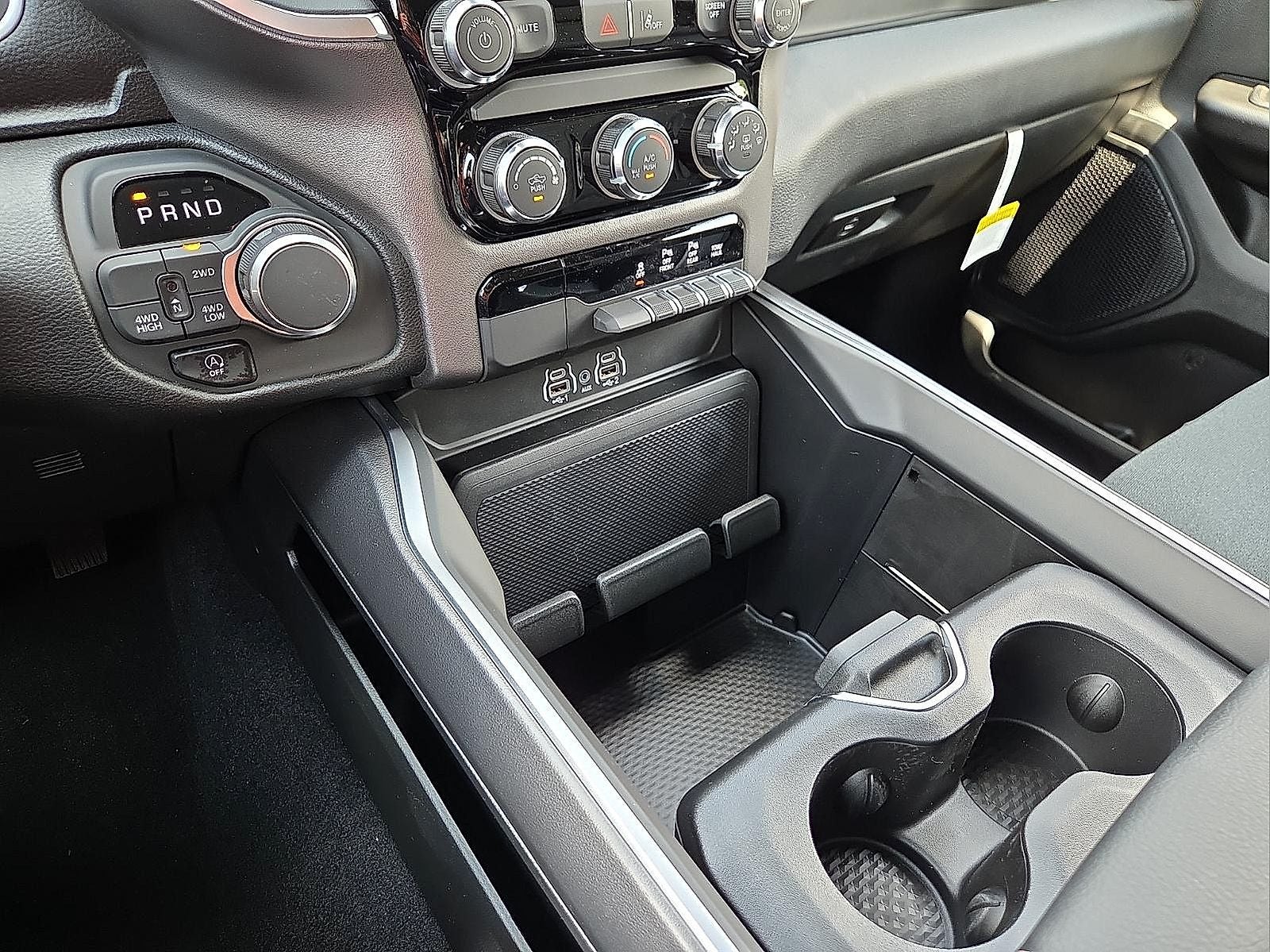 2026 RAM 1500 RAM 1500 EXPRESS CREW CAB 4X4 5'7' BOX