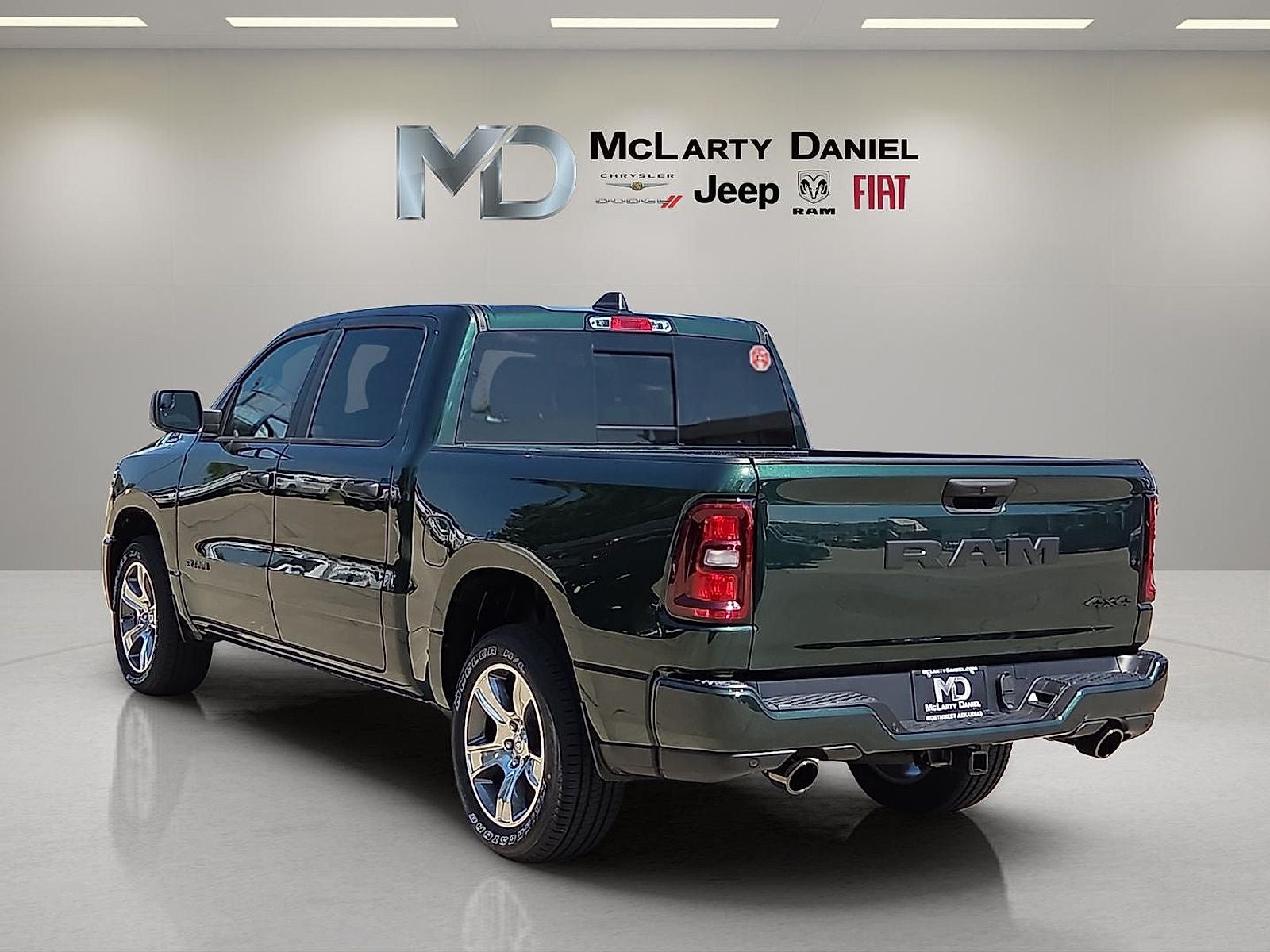 2026 RAM Ram 1500 RAM 1500 EXPRESS CREW CAB 4X4 5'7' BOX