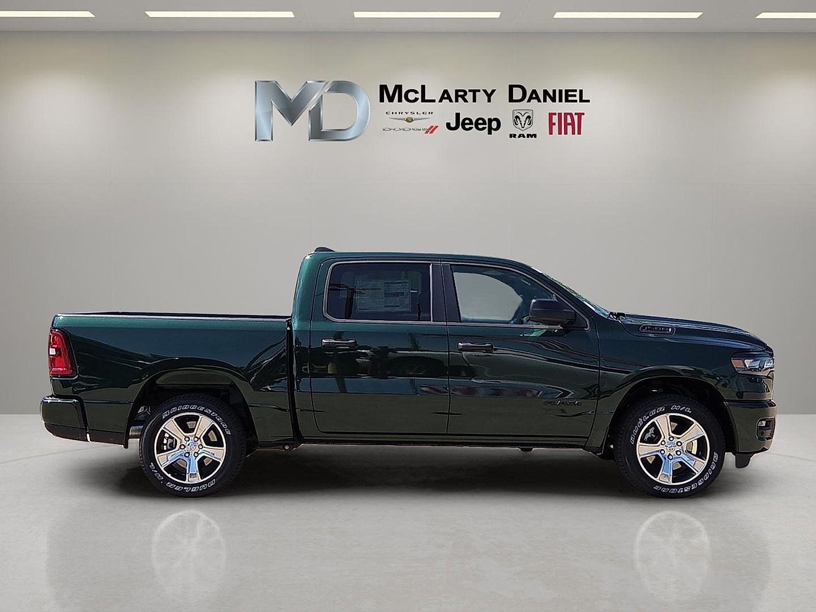 2026 RAM Ram 1500 RAM 1500 EXPRESS CREW CAB 4X4 5'7' BOX