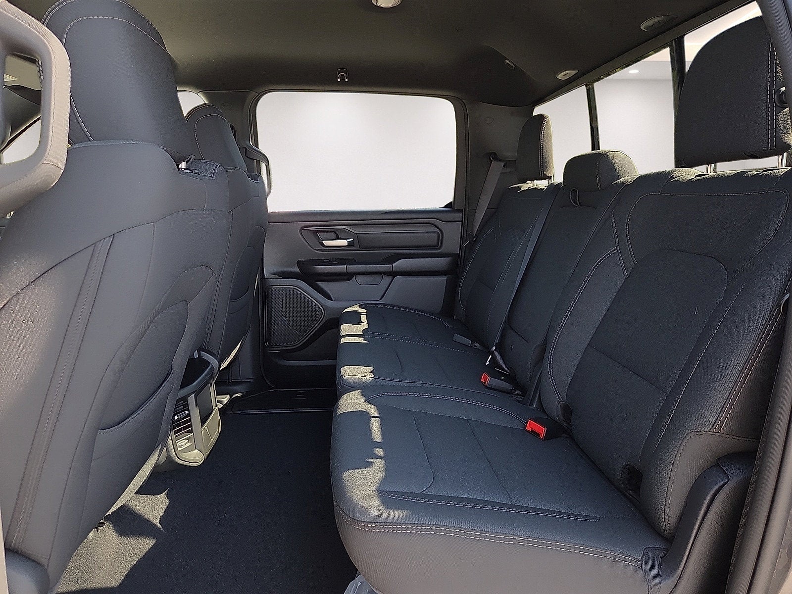 2027 RAM 1500 RAM 1500 EXPRESS CREW CAB 4X4 5'7' BOX