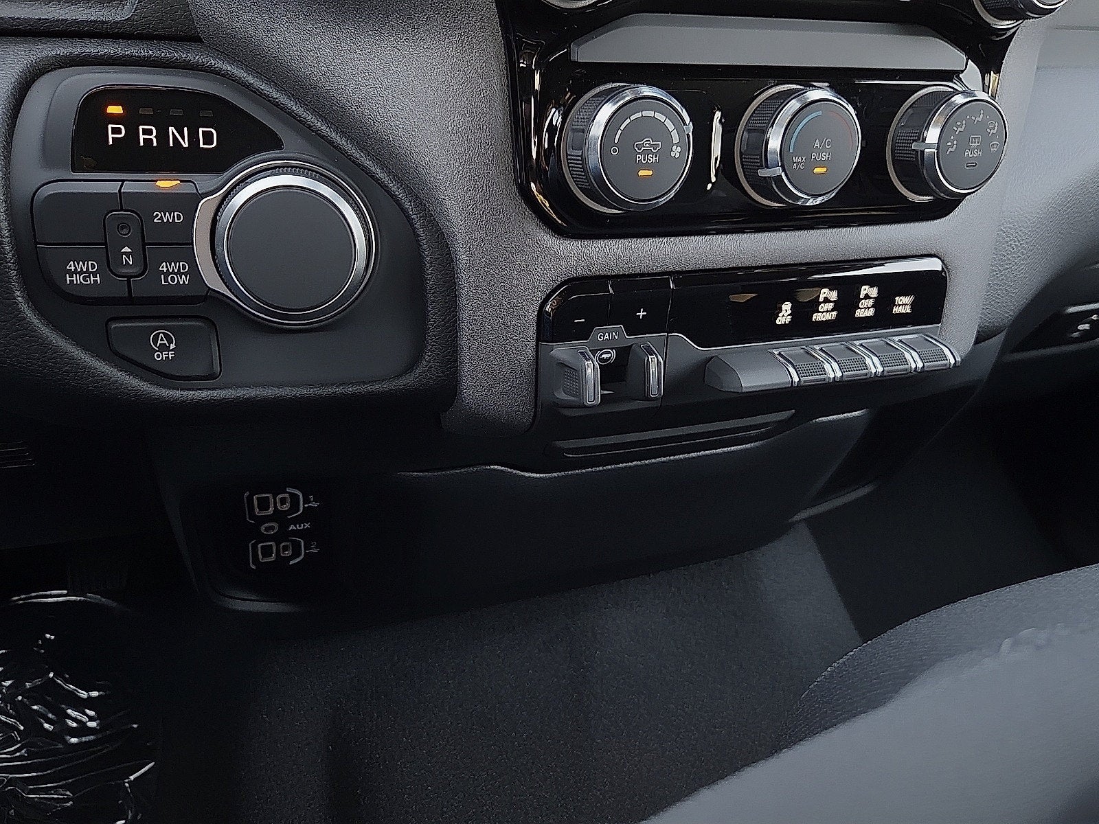 2027 RAM 1500 RAM 1500 EXPRESS CREW CAB 4X4 5'7' BOX