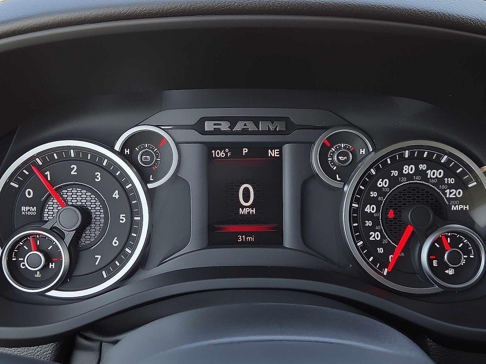 2027 RAM 1500 RAM 1500 EXPRESS CREW CAB 4X4 5'7' BOX