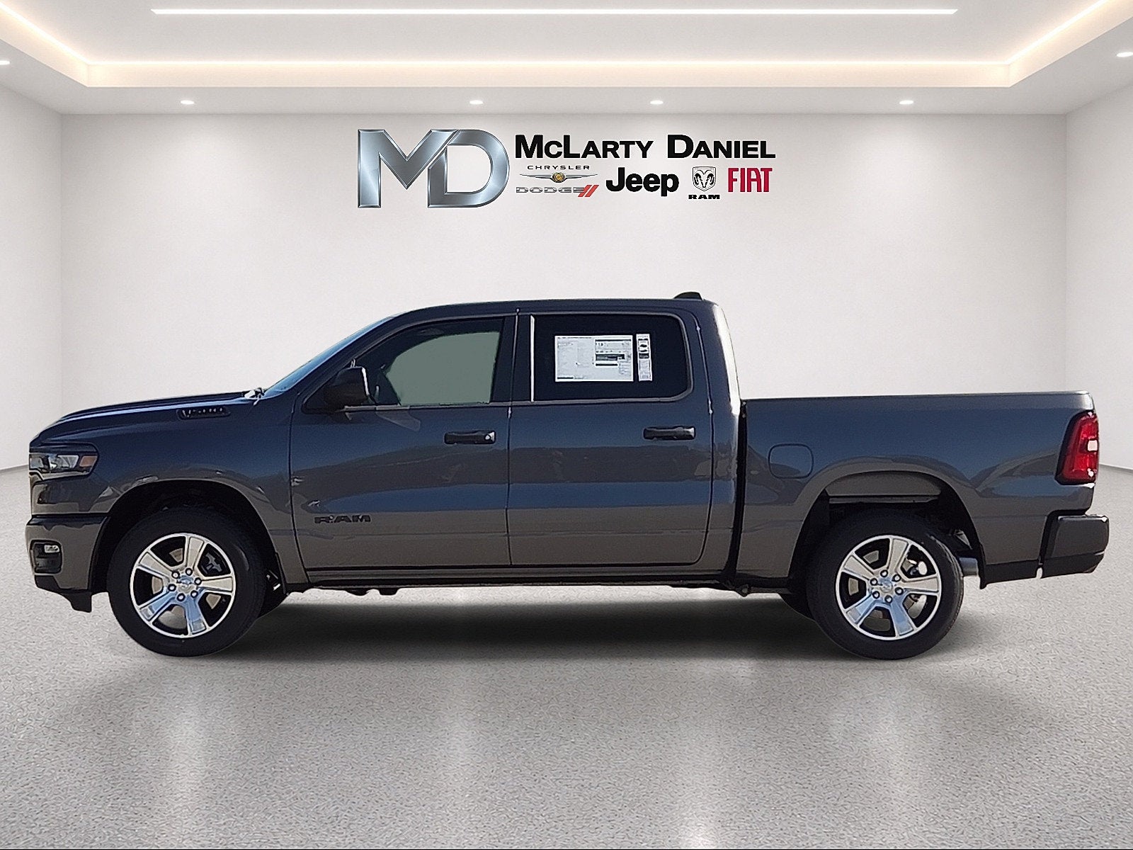 2027 RAM 1500 RAM 1500 EXPRESS CREW CAB 4X4 5'7' BOX
