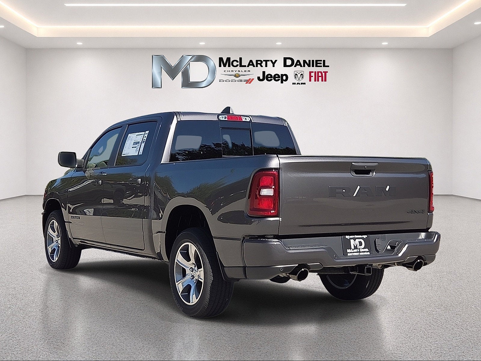 2027 RAM 1500 RAM 1500 EXPRESS CREW CAB 4X4 5'7' BOX