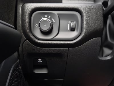 2027 RAM 1500 RAM 1500 TRADESMAN CREW CAB 4X4 5'7' BOX