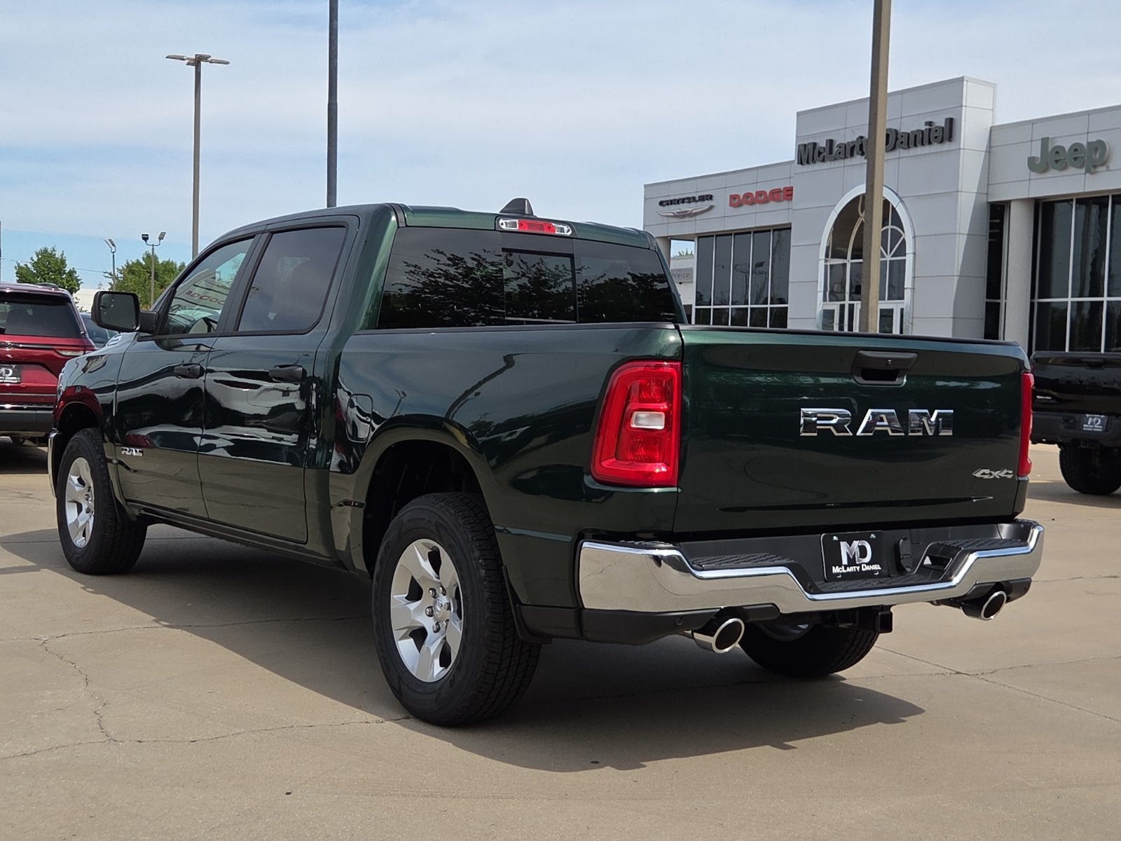2027 RAM 1500 RAM 1500 TRADESMAN CREW CAB 4X4 5'7' BOX