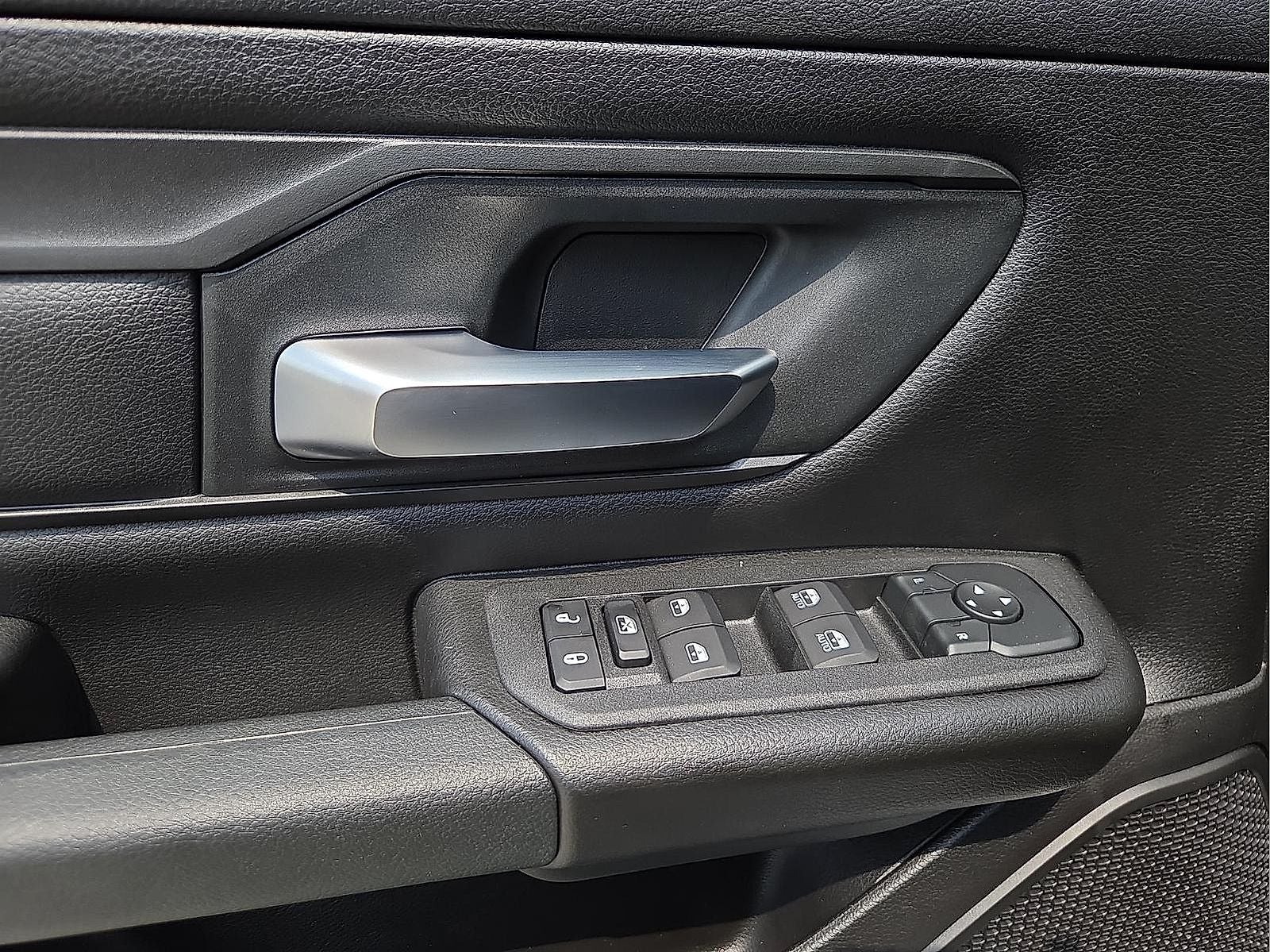 2026 RAM 1500 RAM 1500 TRADESMAN CREW CAB 4X4 5'7' BOX