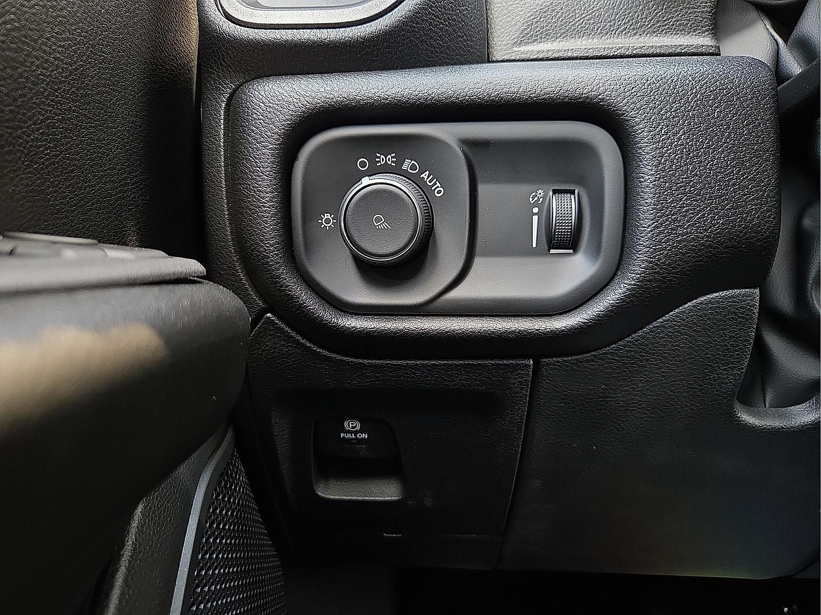 2026 RAM 1500 RAM 1500 TRADESMAN CREW CAB 4X4 5'7' BOX