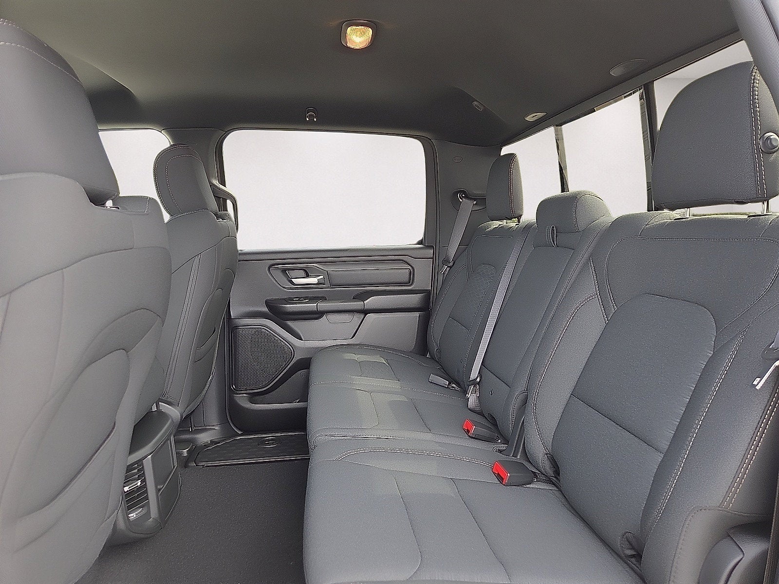 2027 RAM 1500 RAM 1500 TRADESMAN CREW CAB 4X4 5'7' BOX