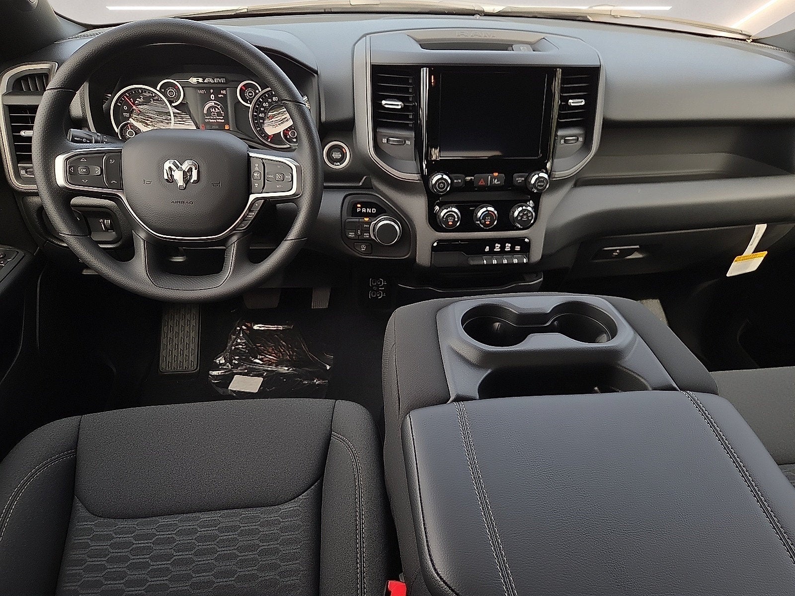 2027 RAM 1500 RAM 1500 TRADESMAN CREW CAB 4X4 5'7' BOX