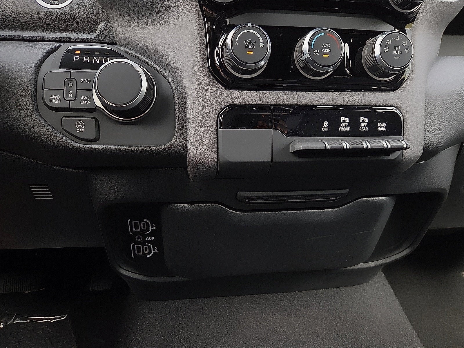 2027 RAM 1500 RAM 1500 TRADESMAN CREW CAB 4X4 5'7' BOX
