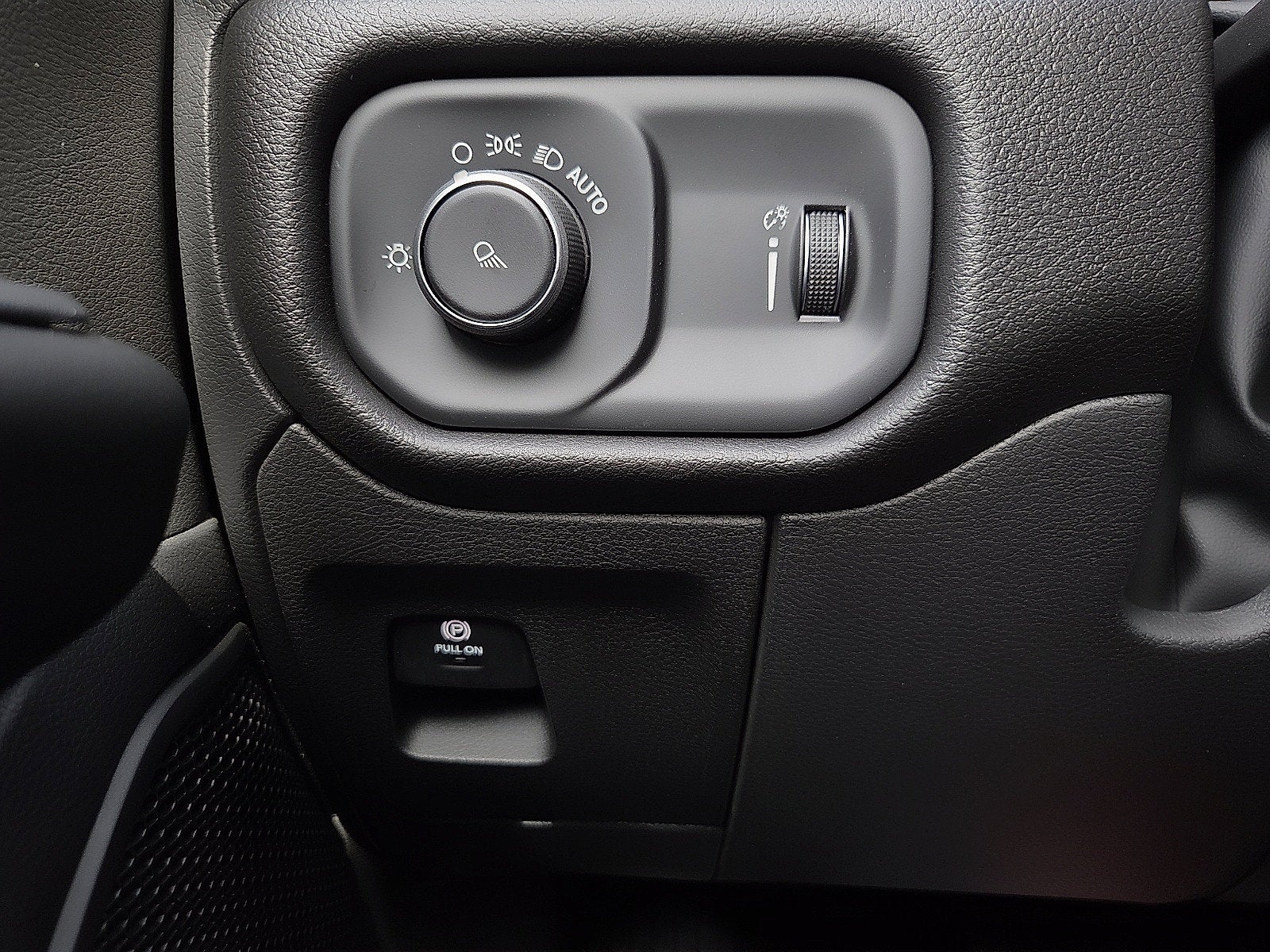 2027 RAM 1500 RAM 1500 TRADESMAN CREW CAB 4X4 5'7' BOX