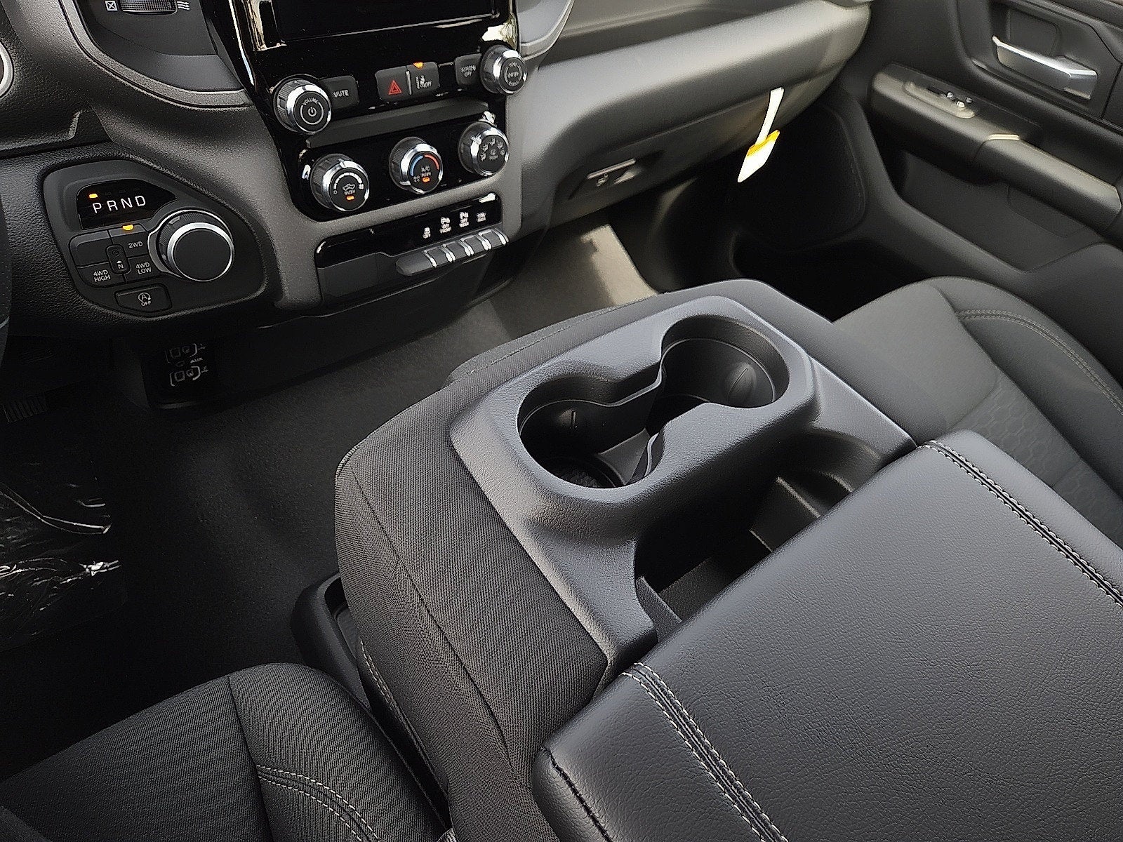 2027 RAM 1500 RAM 1500 TRADESMAN CREW CAB 4X4 5'7' BOX