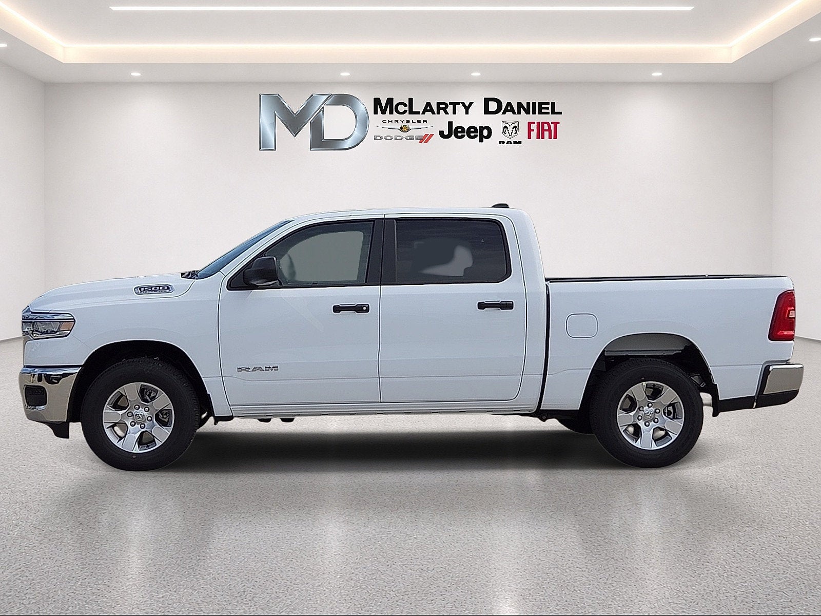 2027 RAM 1500 RAM 1500 TRADESMAN CREW CAB 4X4 5'7' BOX