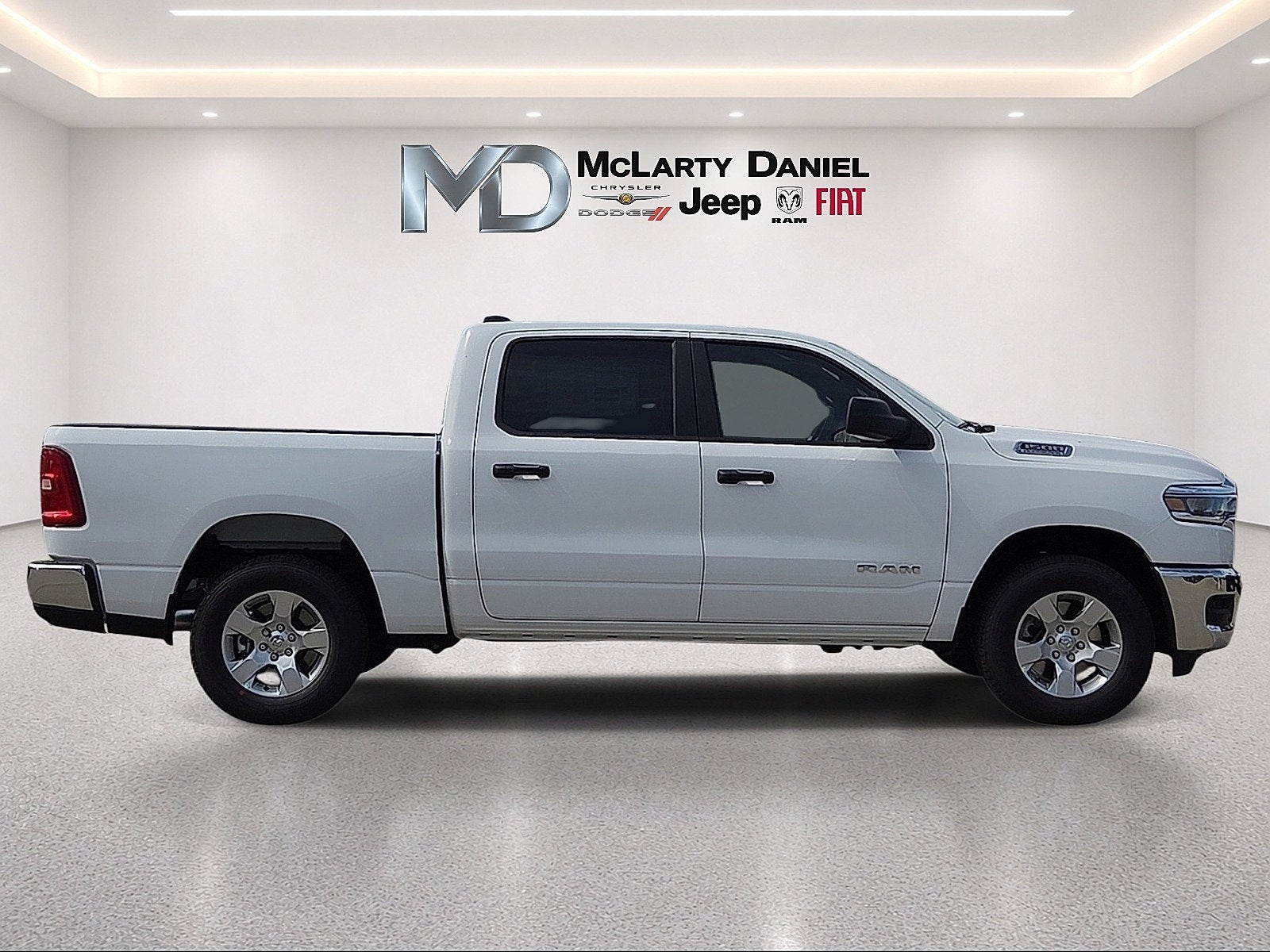 2027 RAM 1500 RAM 1500 TRADESMAN CREW CAB 4X4 5'7' BOX