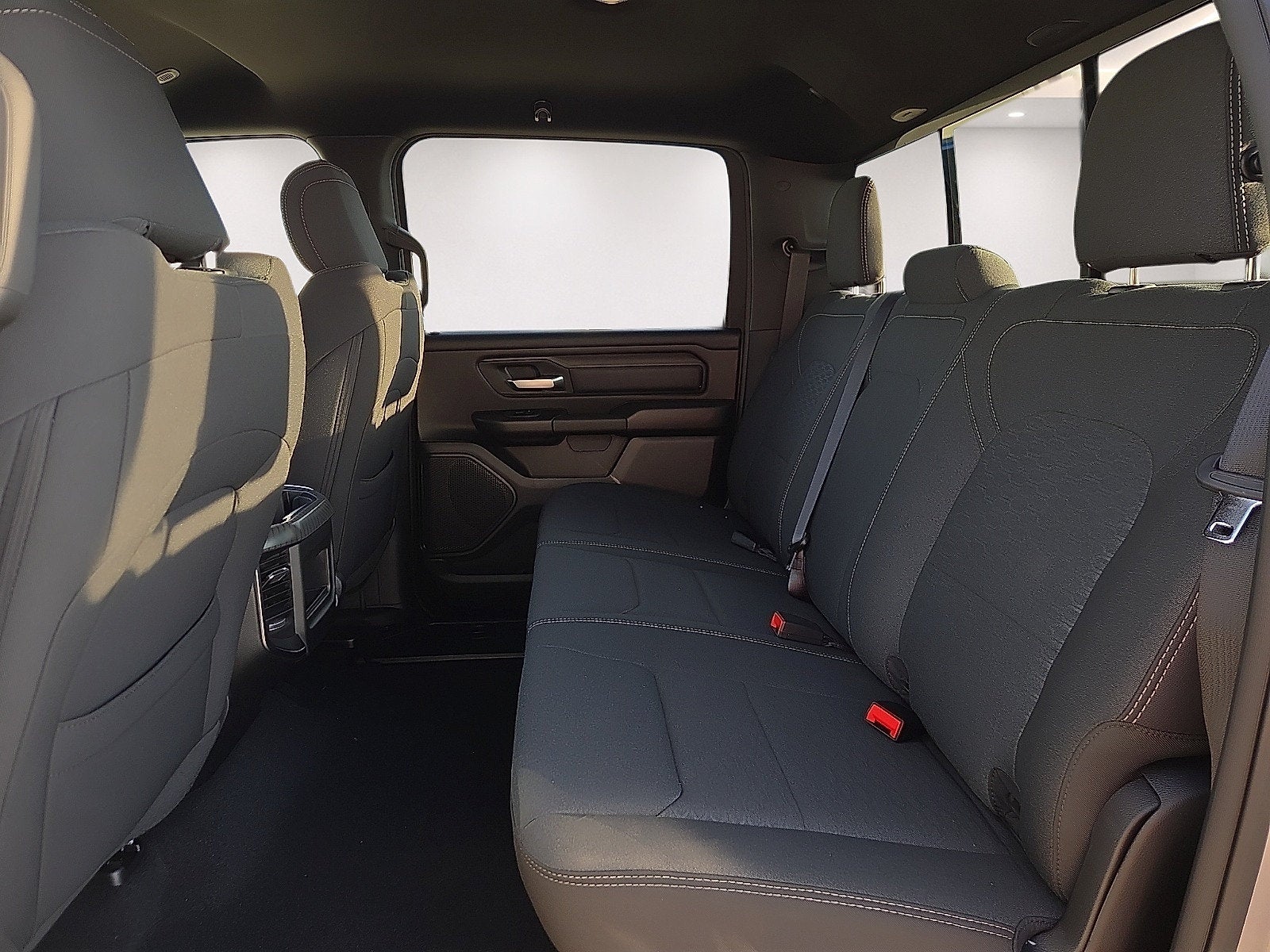 2027 RAM 1500 RAM 1500 EXPRESS CREW CAB 4X4 5'7' BOX