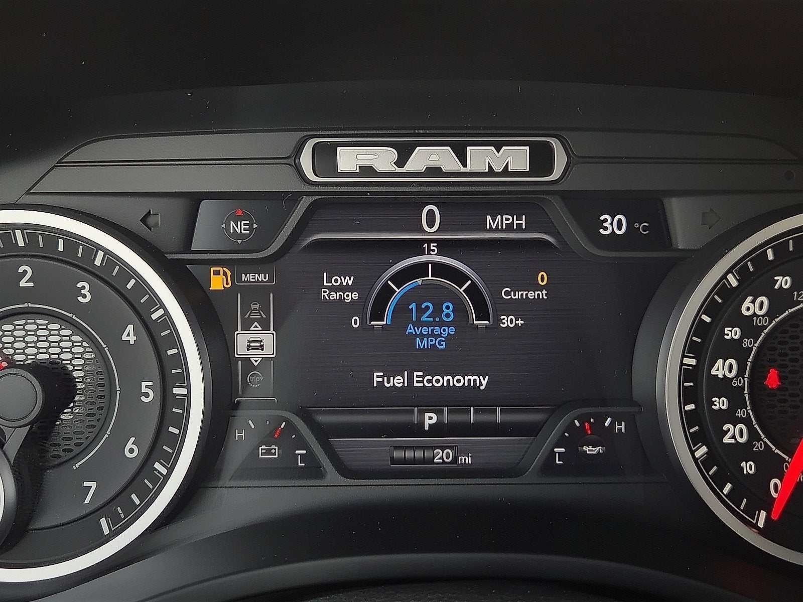 2027 RAM 1500 RAM 1500 EXPRESS CREW CAB 4X4 5'7' BOX