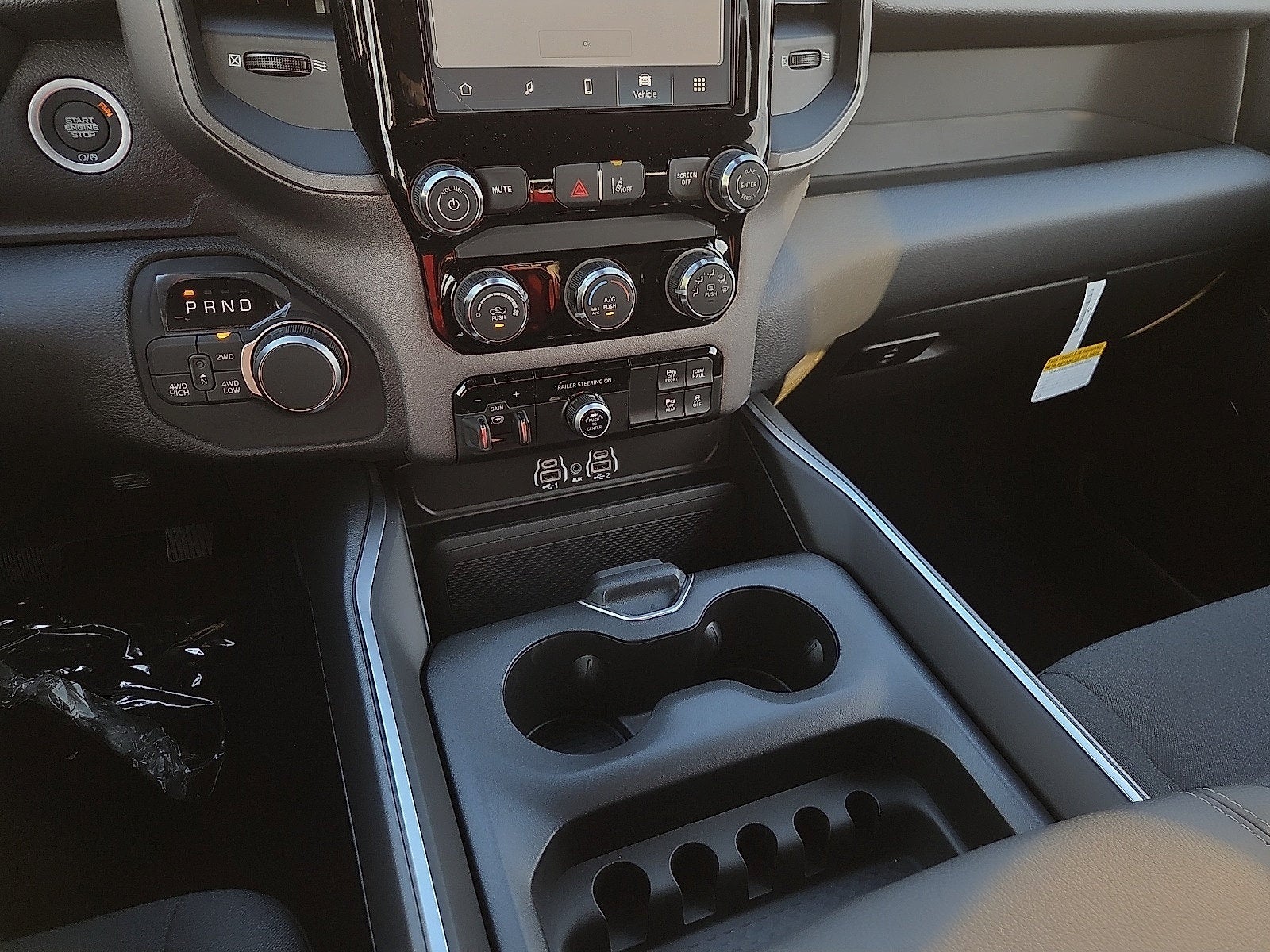 2027 RAM 1500 RAM 1500 EXPRESS CREW CAB 4X4 5'7' BOX