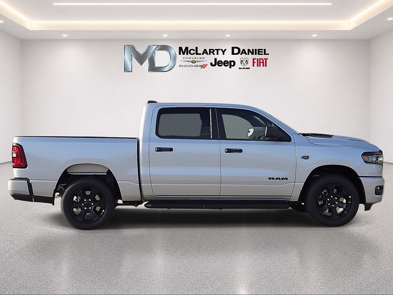 2027 RAM 1500 RAM 1500 EXPRESS CREW CAB 4X4 5'7' BOX