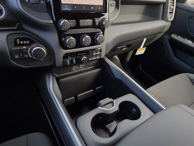 2027 RAM 1500 RAM 1500 EXPRESS CREW CAB 4X4 5'7' BOX