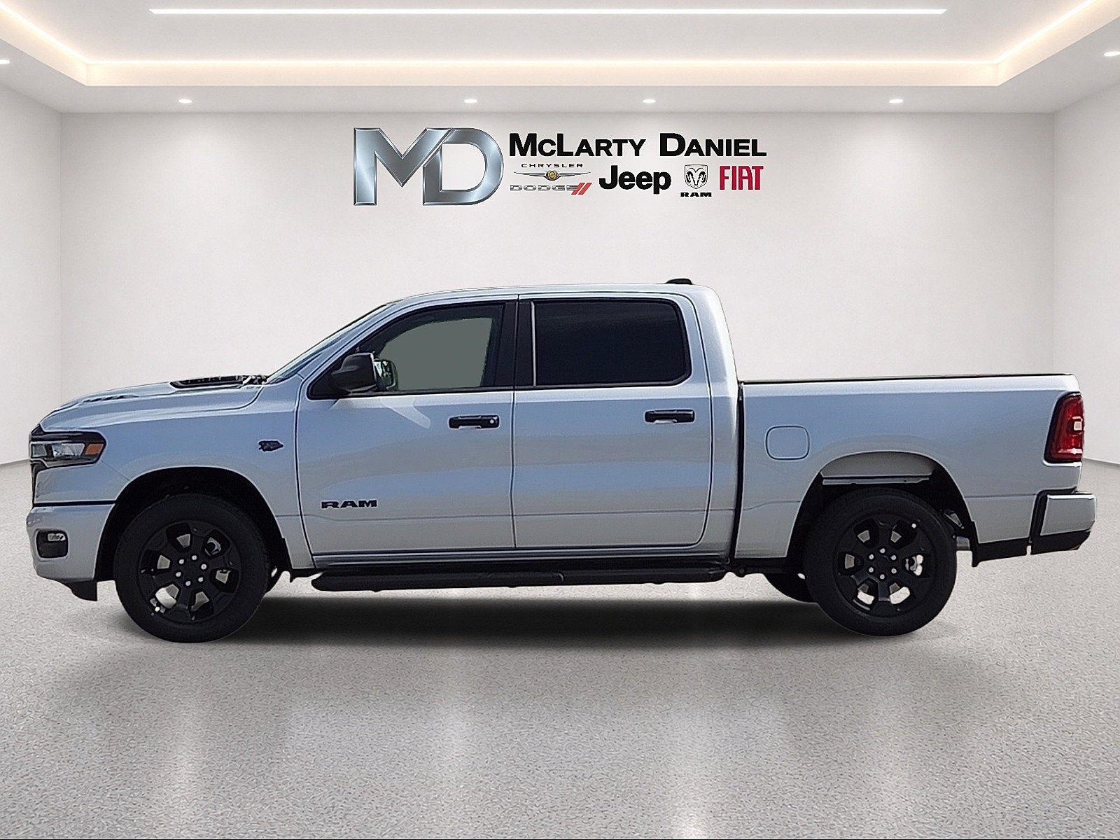 2027 RAM 1500 RAM 1500 EXPRESS CREW CAB 4X4 5'7' BOX