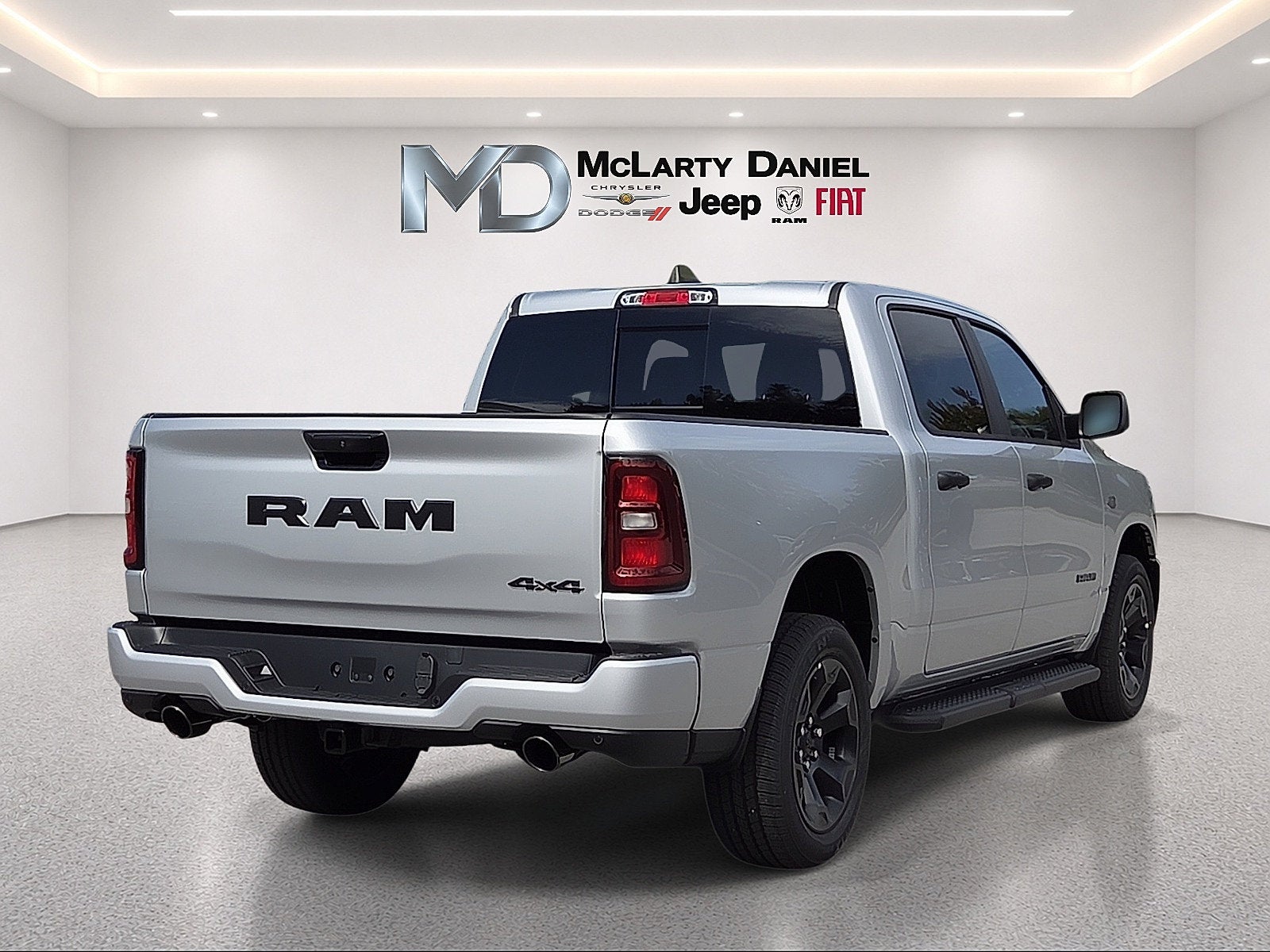 2027 RAM 1500 RAM 1500 EXPRESS CREW CAB 4X4 5'7' BOX