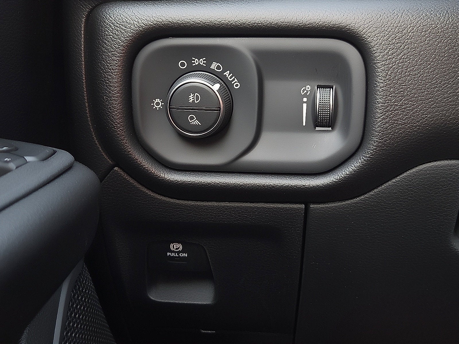 2027 RAM 1500 RAM 1500 EXPRESS CREW CAB 4X4 5'7' BOX