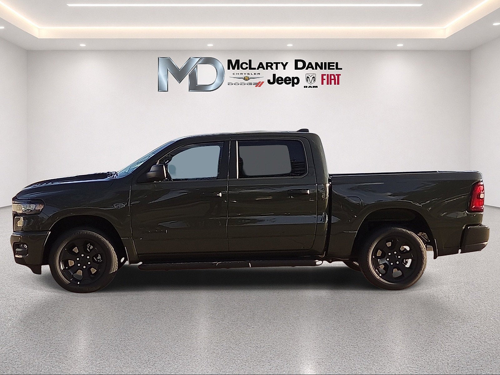 2027 RAM 1500 RAM 1500 EXPRESS CREW CAB 4X4 5'7' BOX