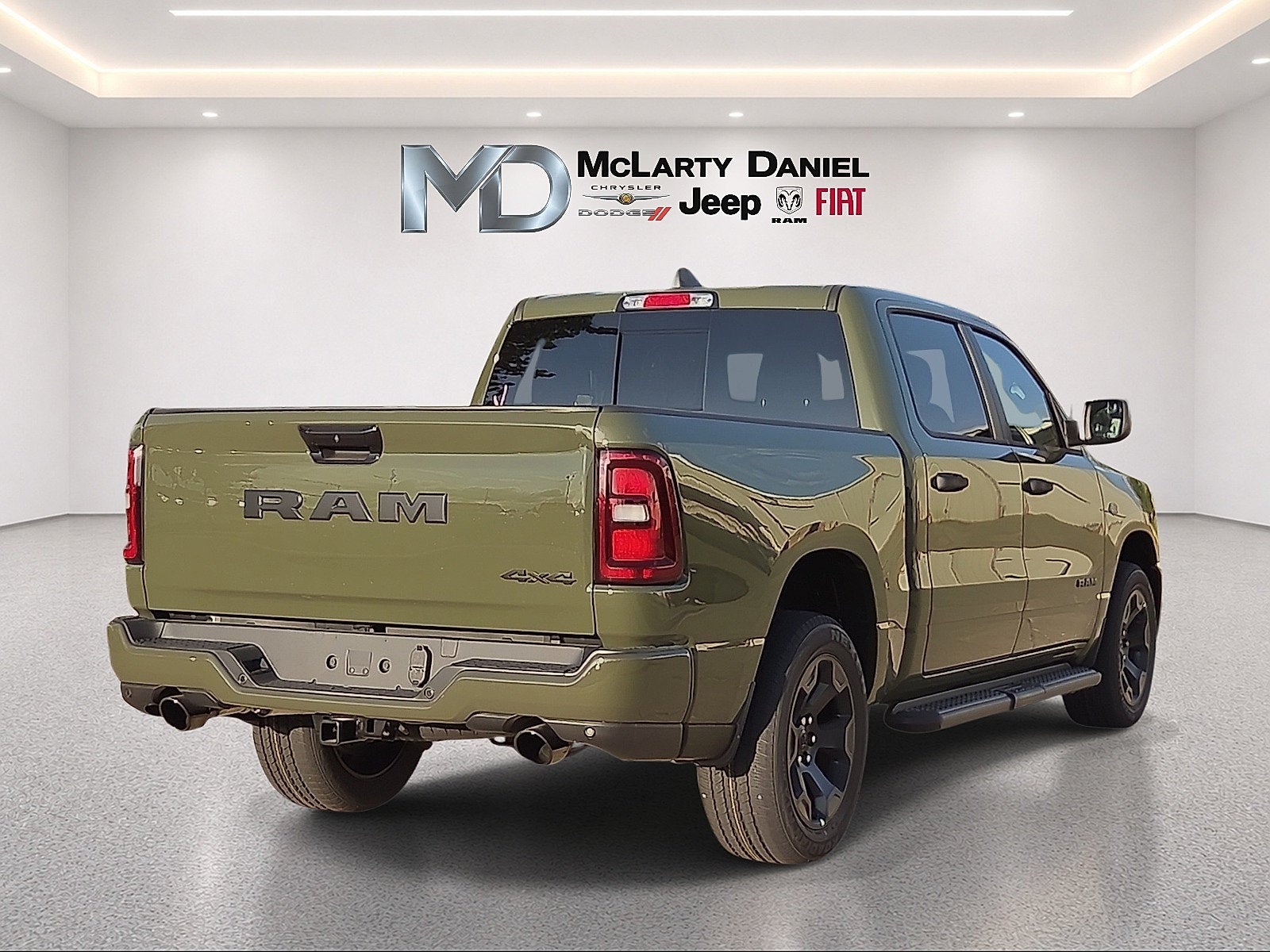 2027 RAM 1500 RAM 1500 EXPRESS CREW CAB 4X4 5'7' BOX