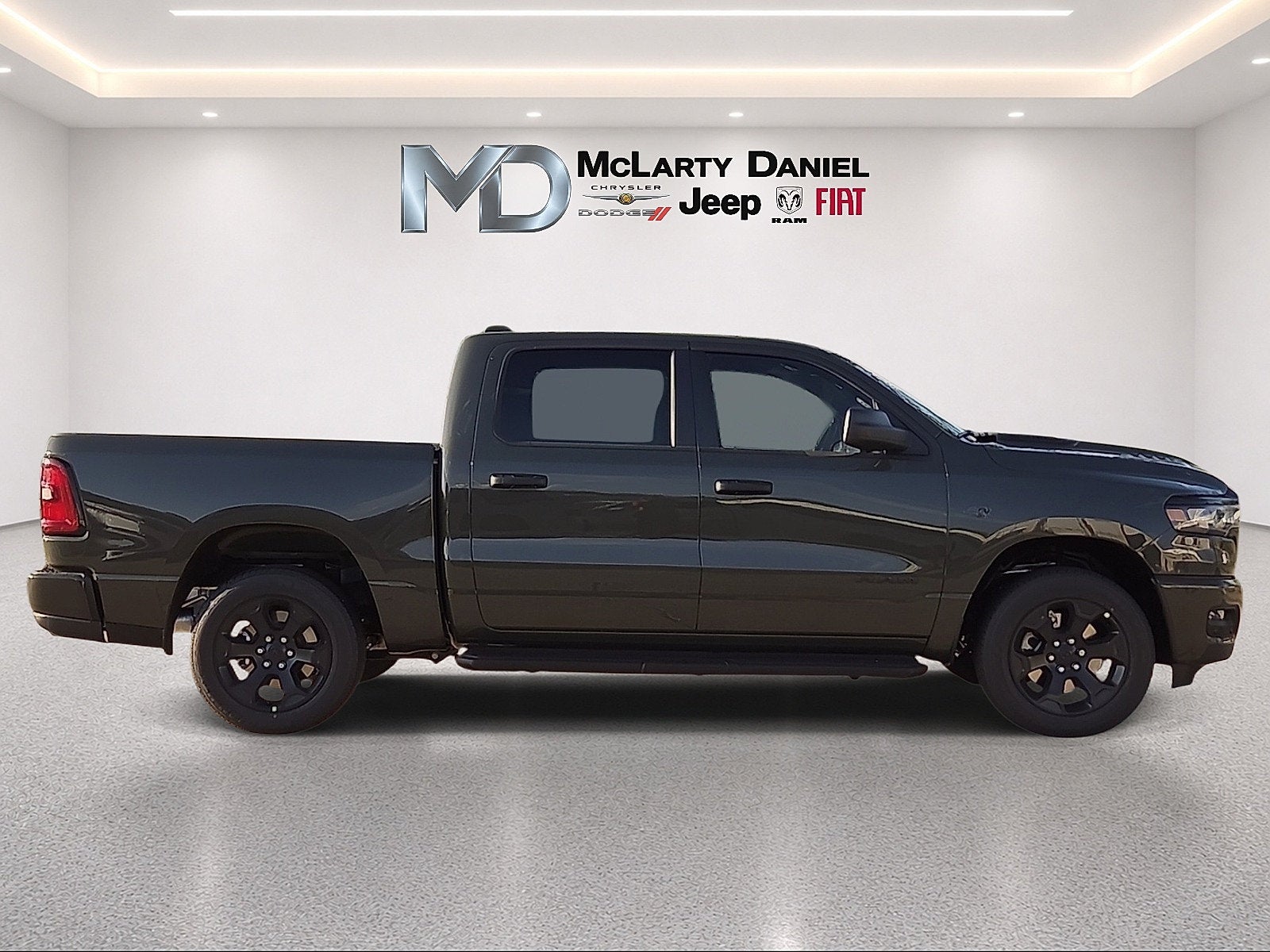 2027 RAM 1500 RAM 1500 EXPRESS CREW CAB 4X4 5'7' BOX