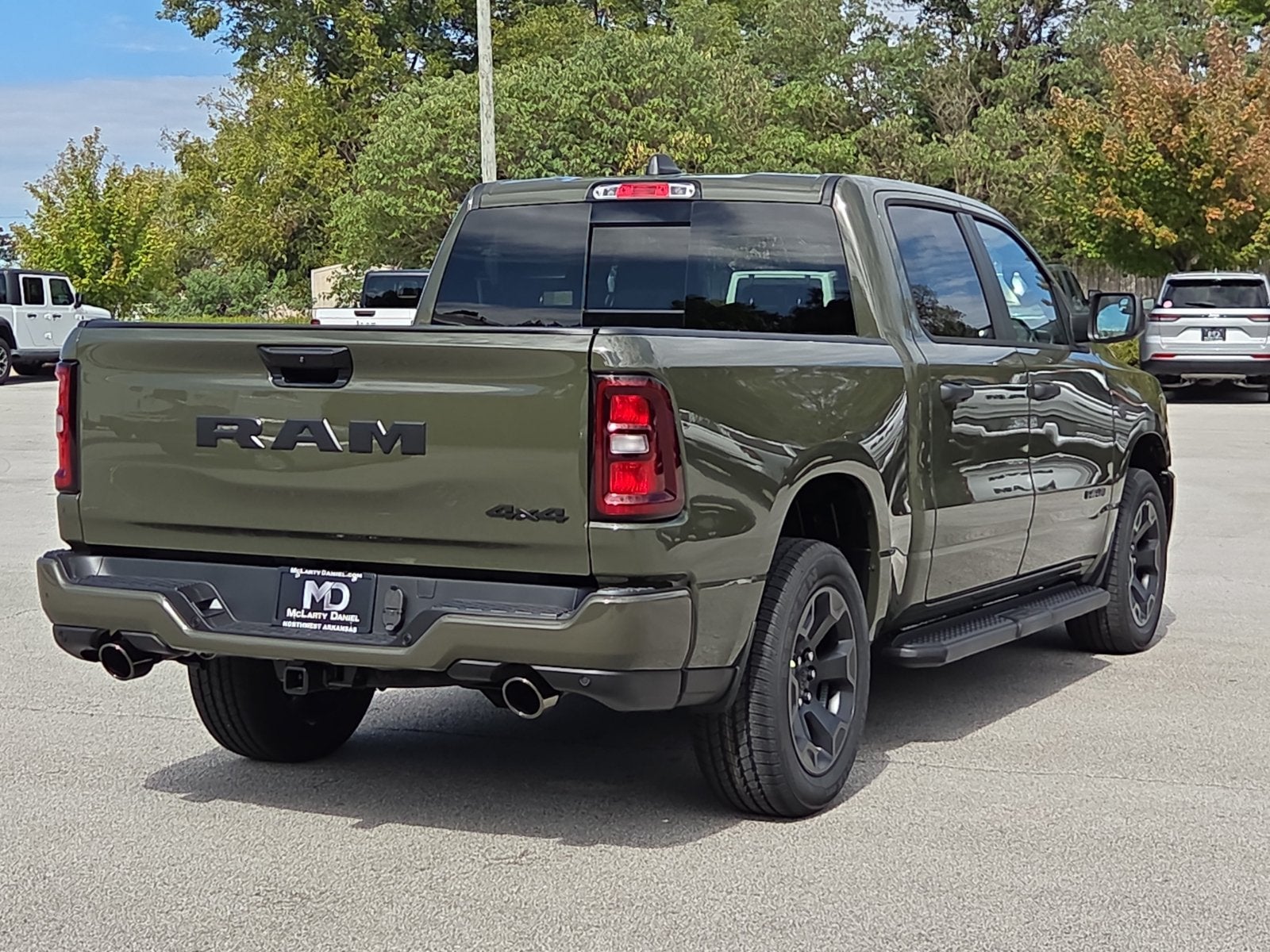 2027 RAM 1500 RAM 1500 EXPRESS CREW CAB 4X4 5'7' BOX