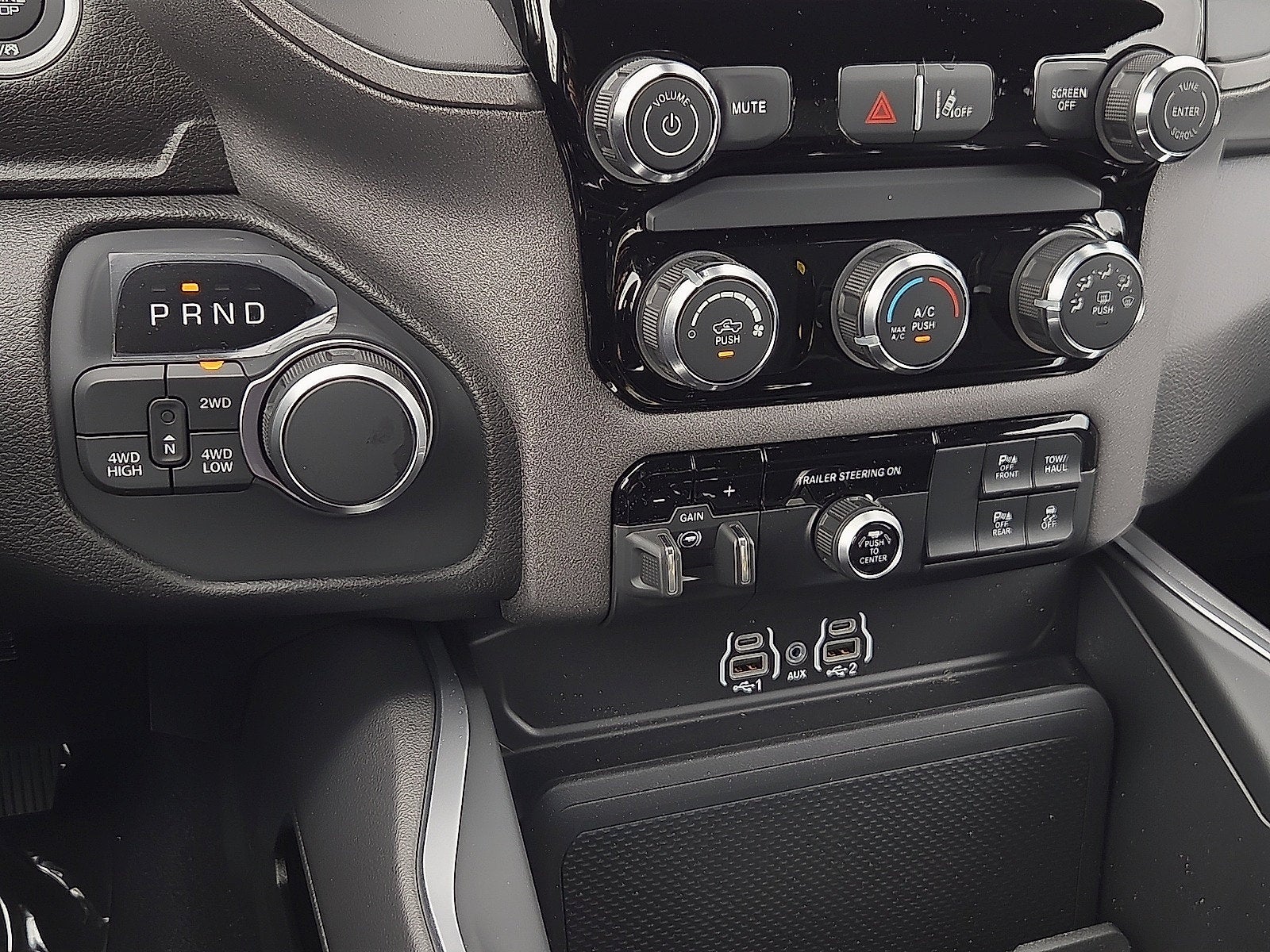 2027 RAM 1500 RAM 1500 EXPRESS CREW CAB 4X4 5'7' BOX